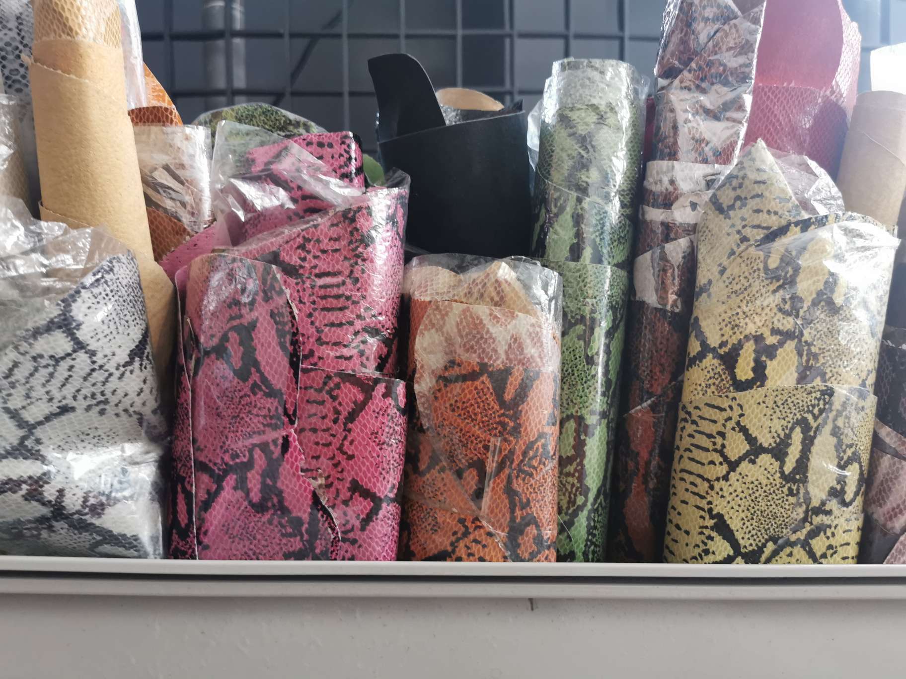Genuine leather, pigskin printed with snake patterns Item Picture