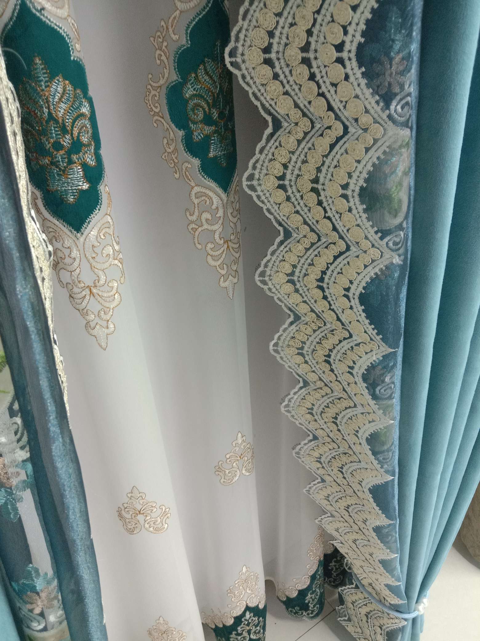 New style factory direct sales available for retail and wholesale of Kala leather velvet full sunshade curtain fabric undefined