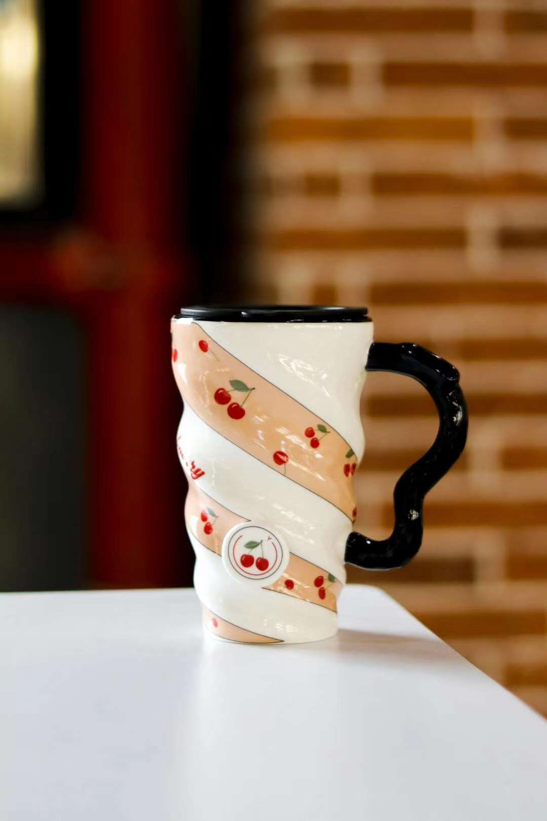 SJ1090-12 500ml Fruit spiral Ceramic cup, glossy glazed ceramic cup, food-grade PP sealed lid undefined