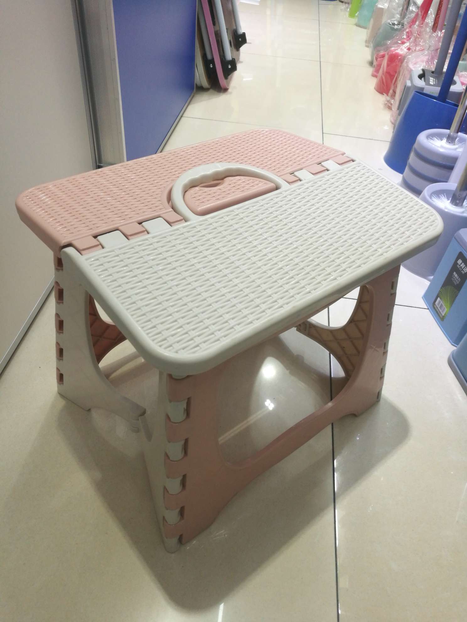 Folding stool number one details Picture