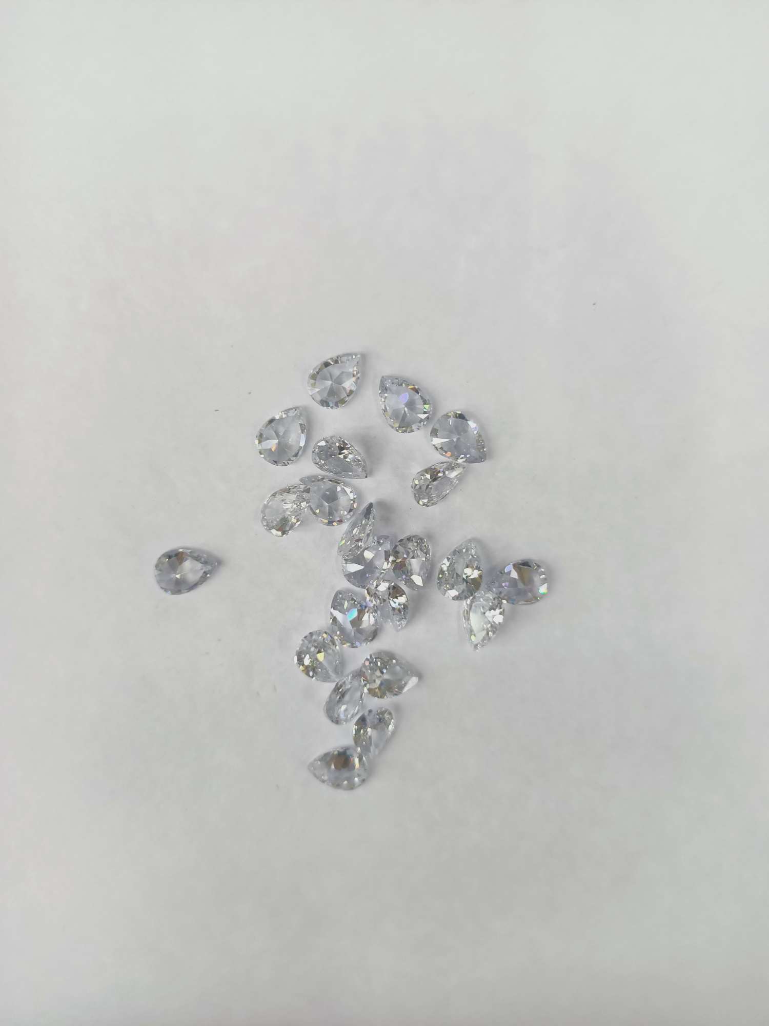The teardrop-shaped zircon jewelry accessory from Xinyao is a popular DIY product that is cute and charming