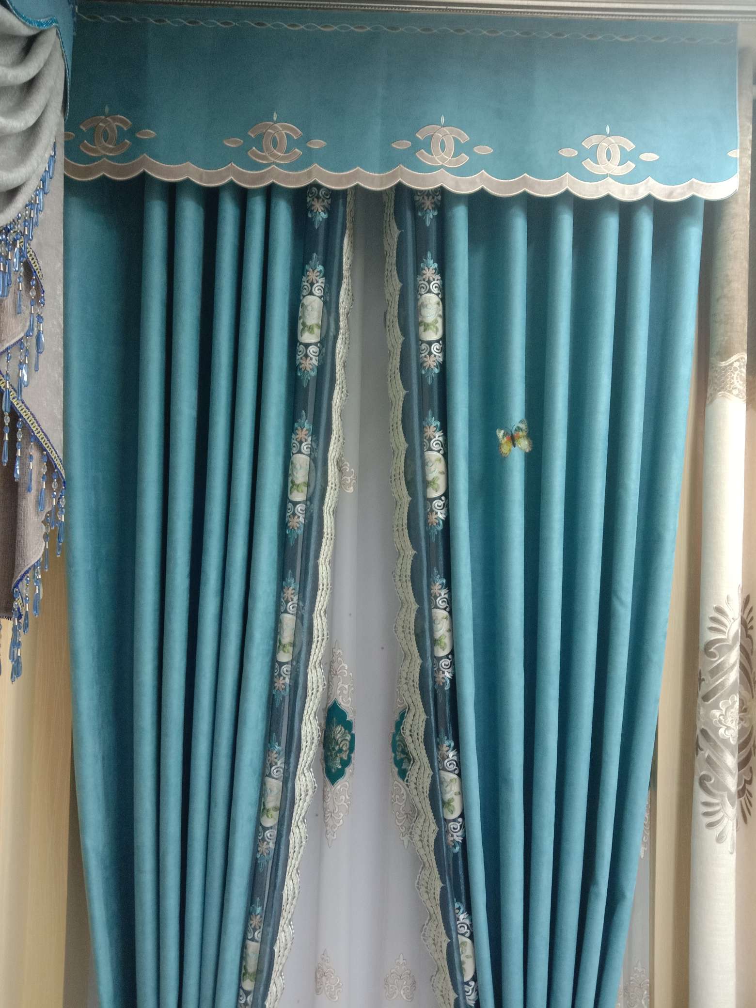 New style factory direct sales available for retail and wholesale of Kala leather velvet full sunshade curtain fabric undefined