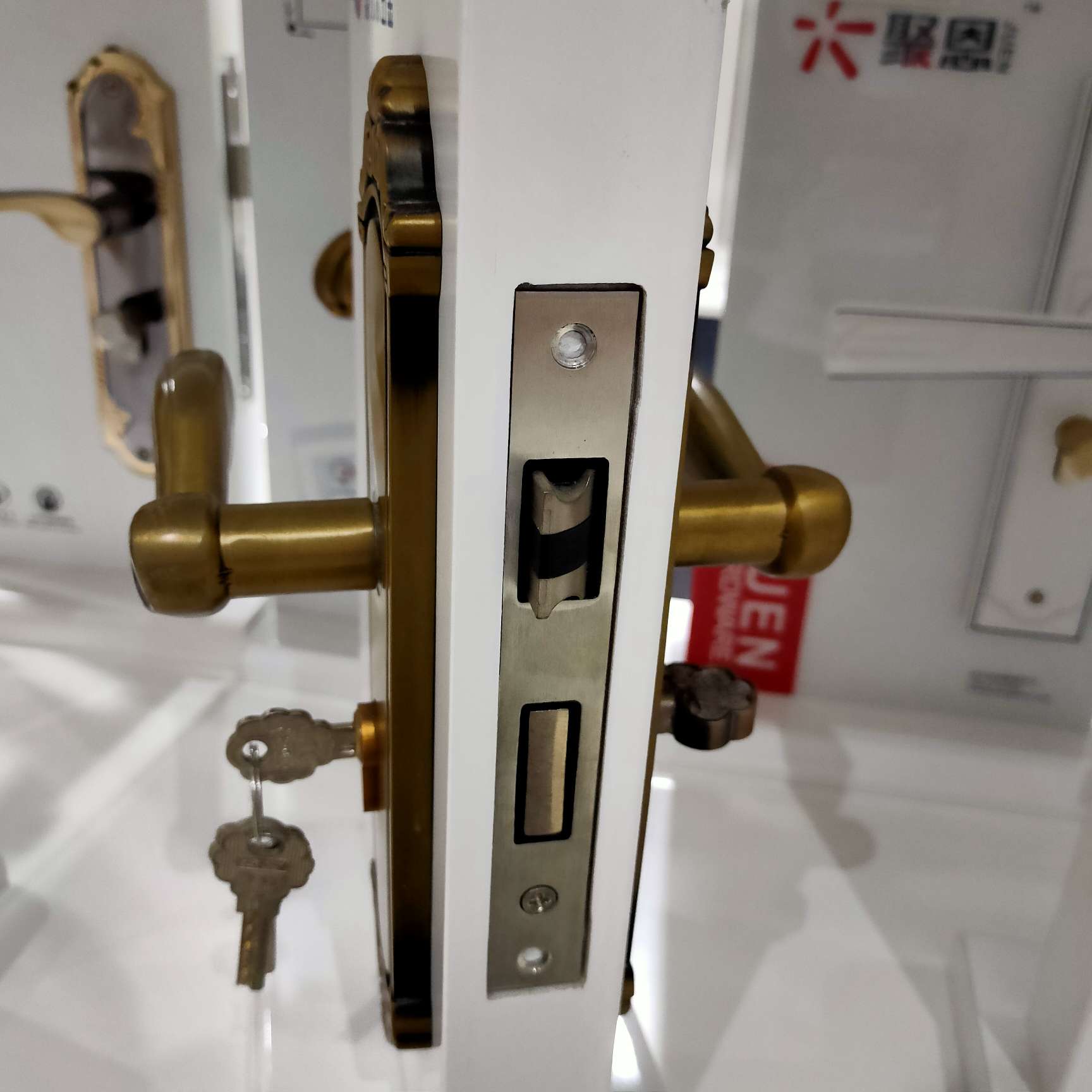 室内卧室门锁静音磁吸房门锁北欧实木木门锁分体金色锁具门锁家用罗马黄古产品图