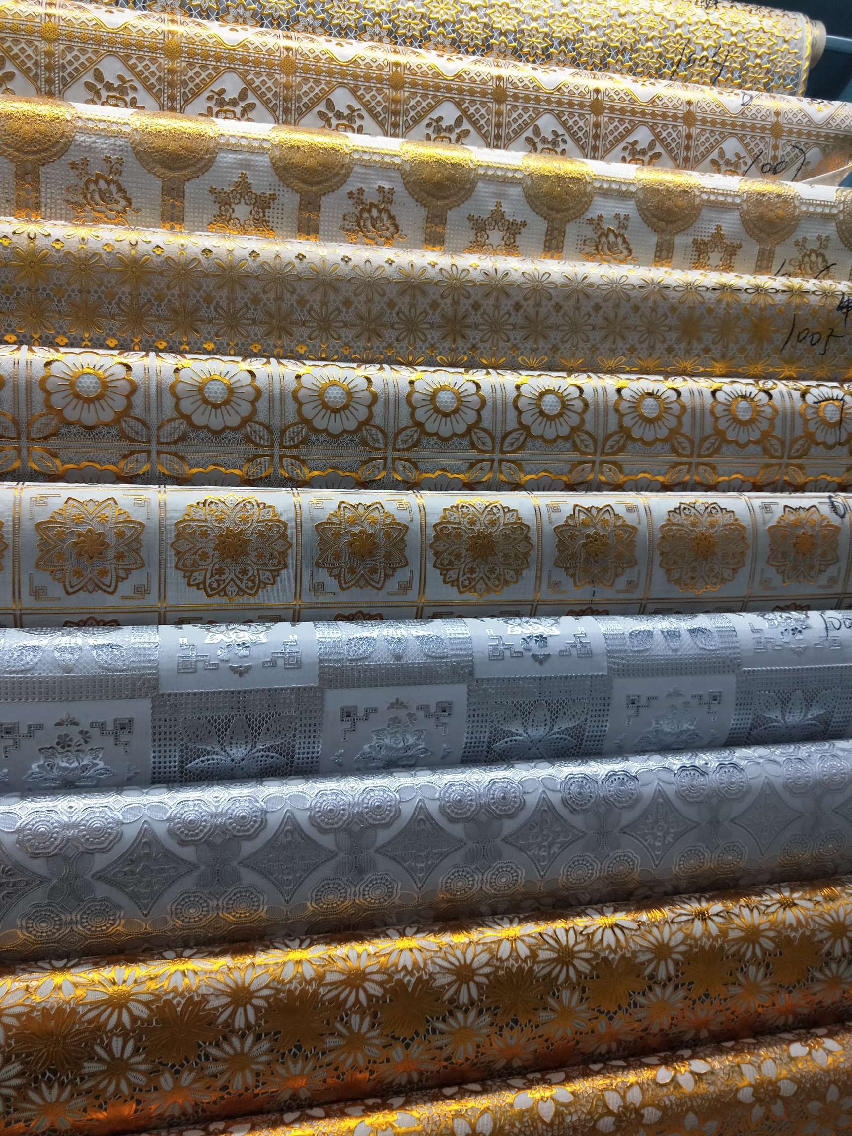 Fashionable PVC gold-embossed printed tablecloth, lace gold-embossed tablecloth, square tablecloth and tablecloth factory direct sales Application Scenario