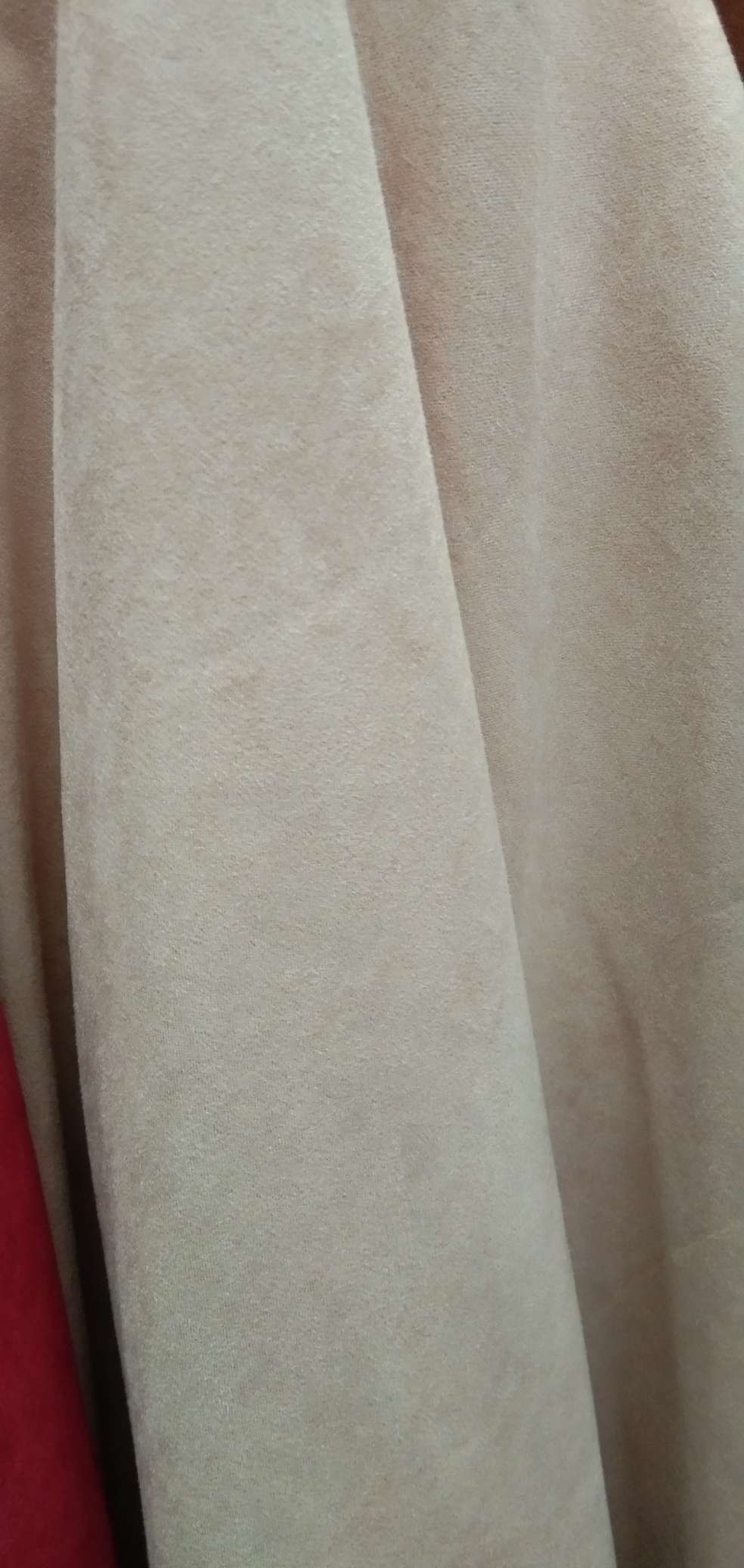 Suede, velvet, gold-embossed clothing, accessories and bedding are available in stock details Picture