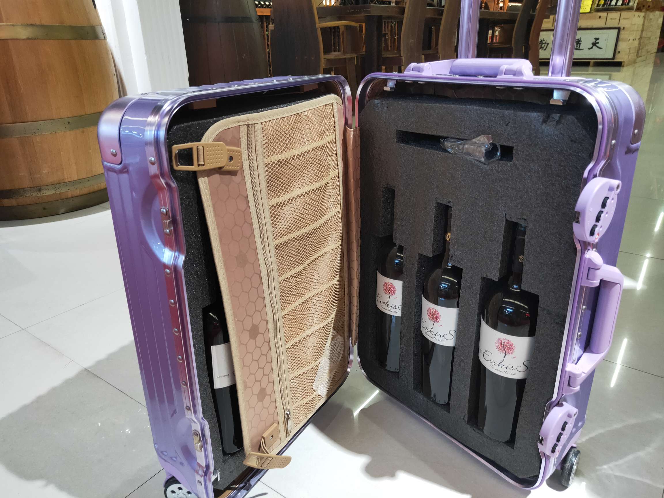 6 bottles of Eve's Kiss Dry Red Wine in luggage Specification image