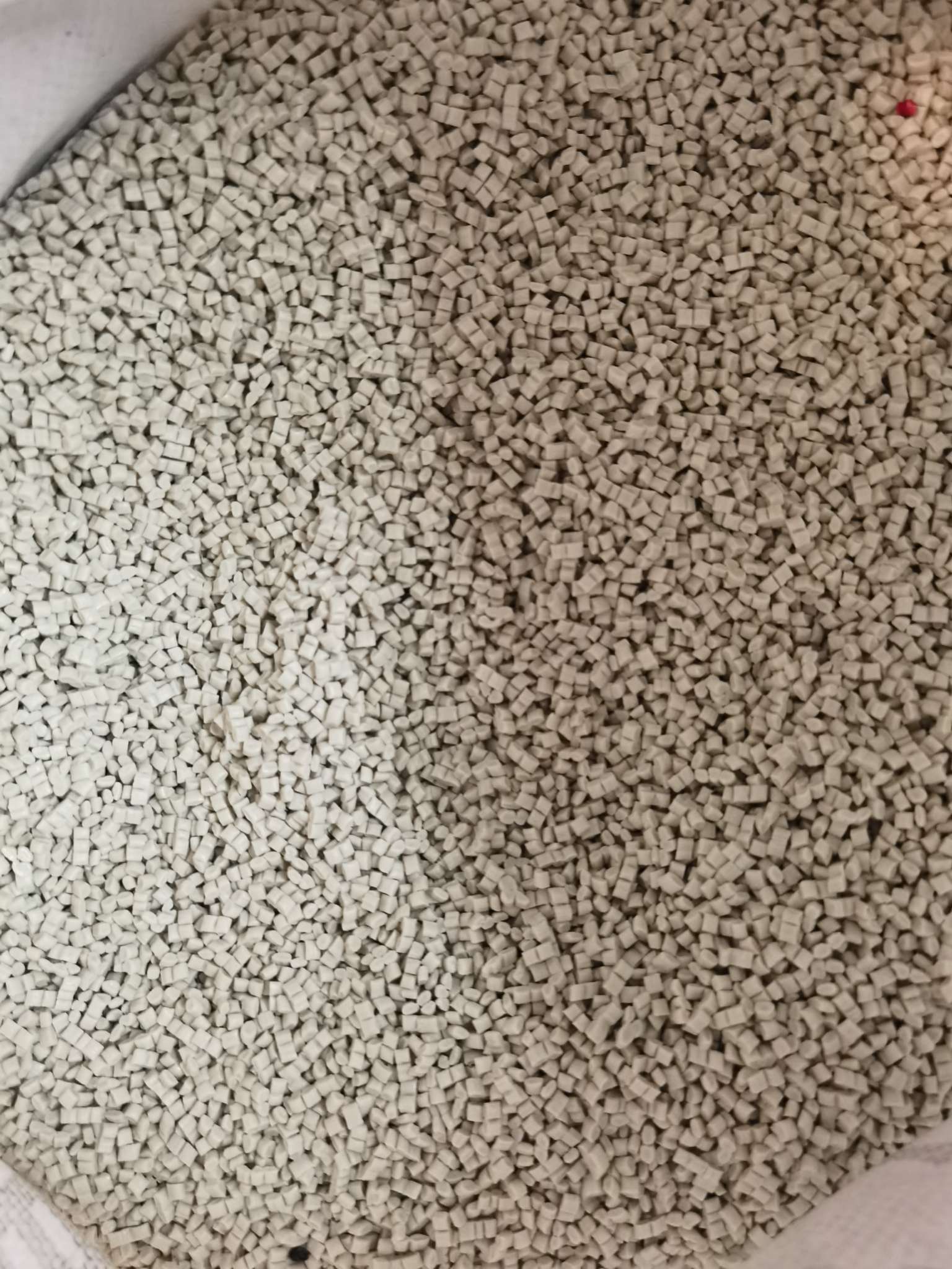 乳白色聚乙烯回料