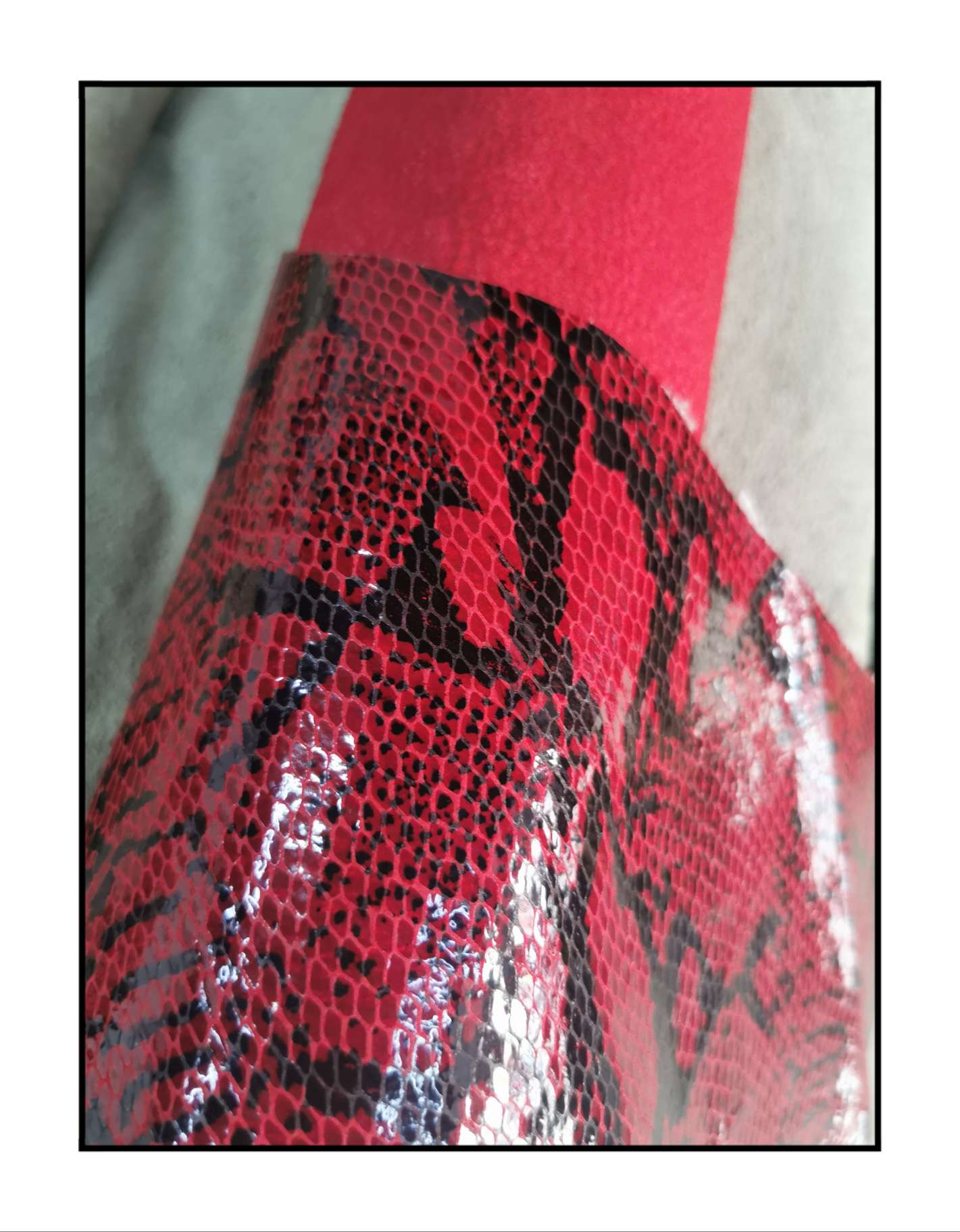 Genuine leather, pigskin printed with snake patterns details Picture