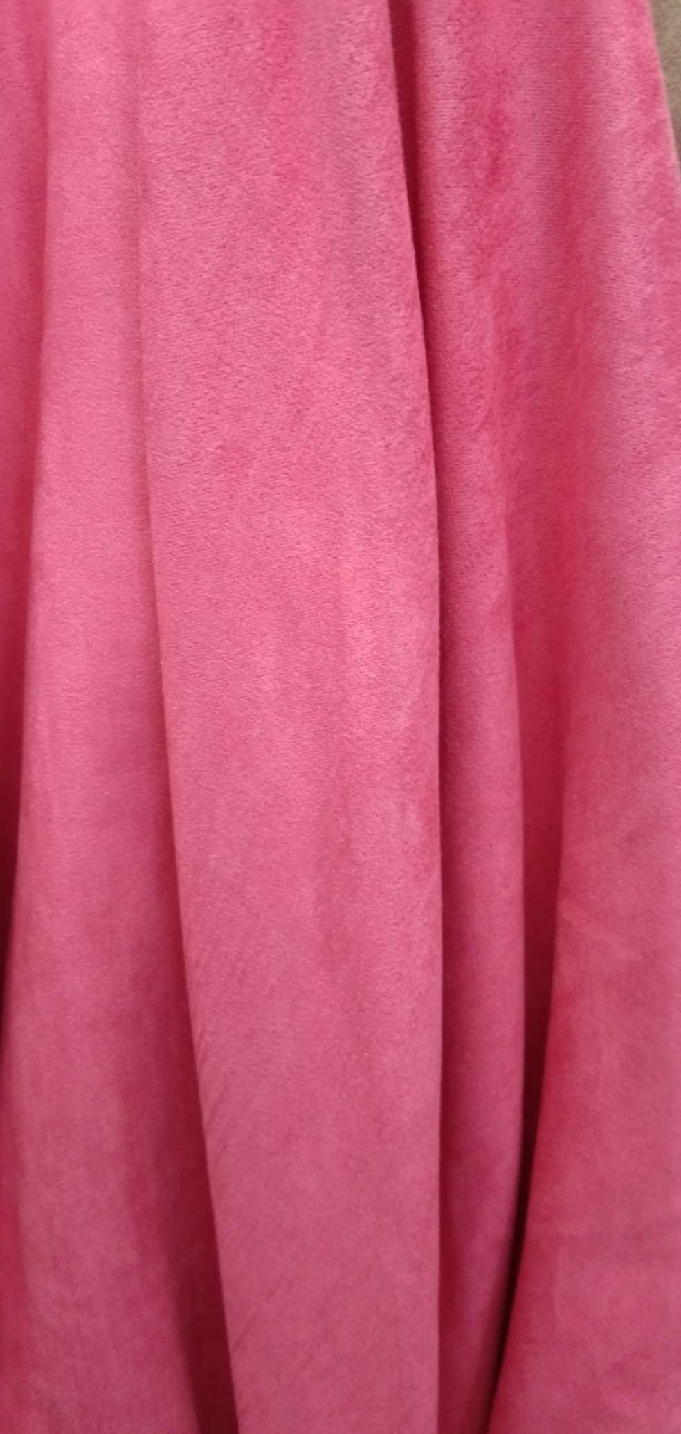 Suede, velvet, gold-embossed clothing, accessories and bedding are available in stock Specification image