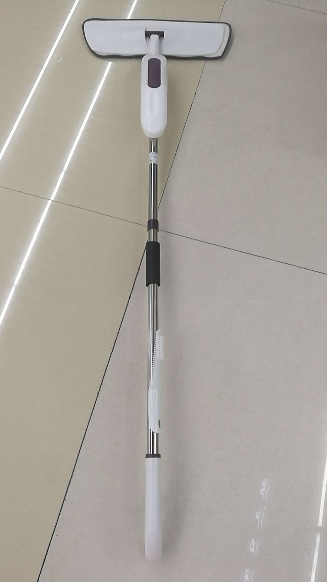 White spray mop full figure
