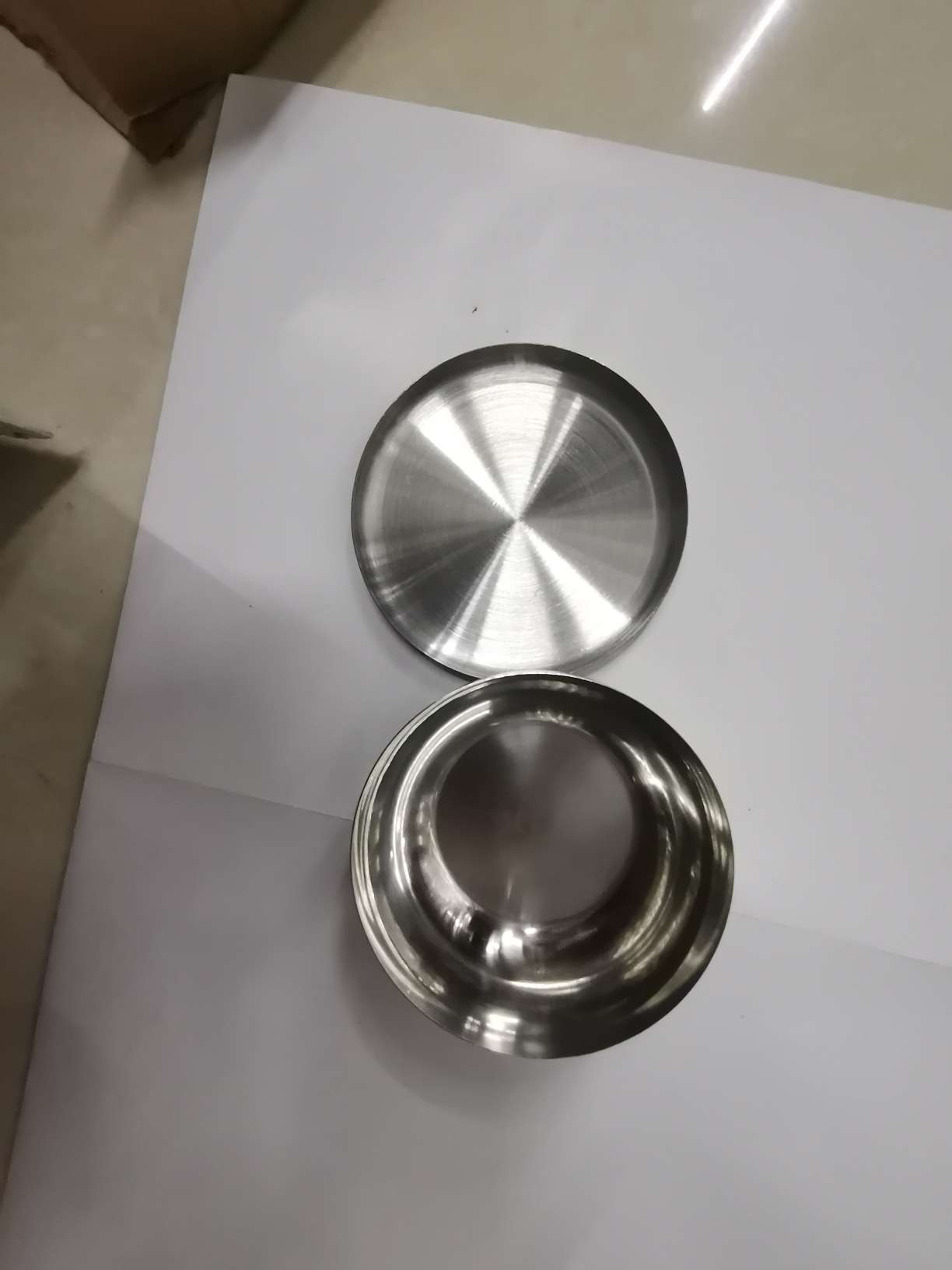 The tin can is small. details Picture