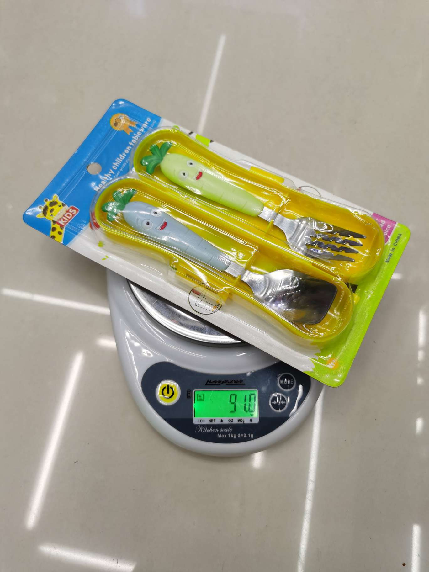 A841.5mm hand-tossed printed radish handle fork + spoon cartoon box Application Scenario