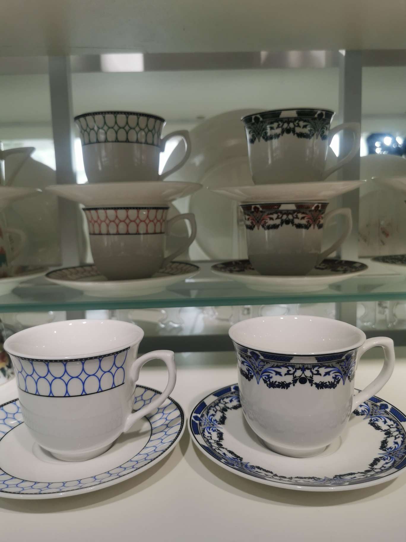 220-milliliter mixed with six cups and six plates details Picture