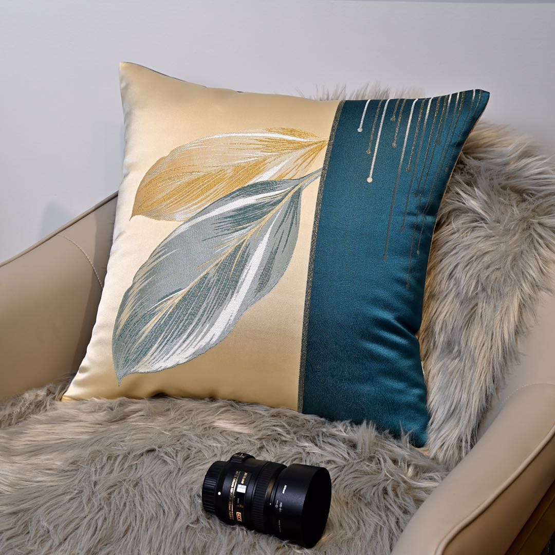 轻奢风装饰抱枕