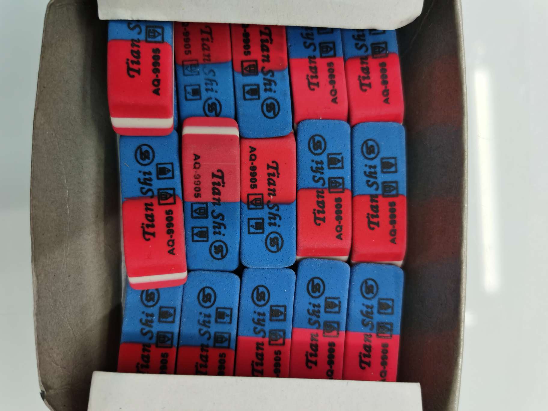 9801-7 Red and blue two-color eraser, eco-friendly eraser undefined