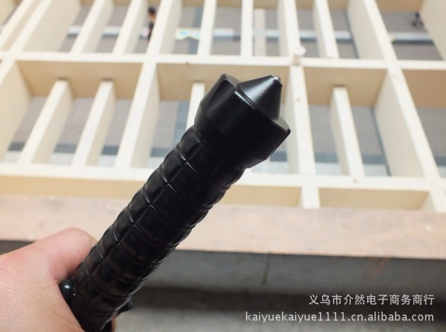 Wholesale of best-selling mace T6 dark retractable high-intensity flashlight outdoor lighting self-defense flashlight gifts Application Scenario