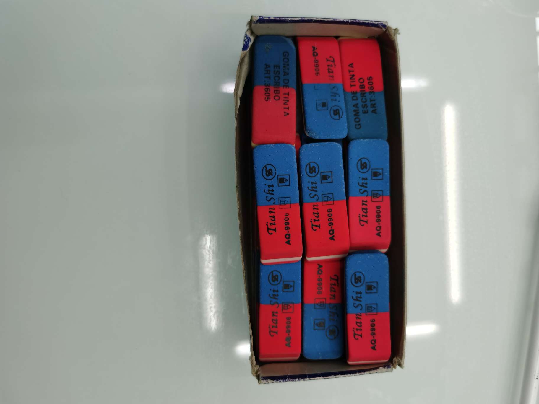 9906 red and blue eraser, with sand, suitable for erasing pens Item Picture