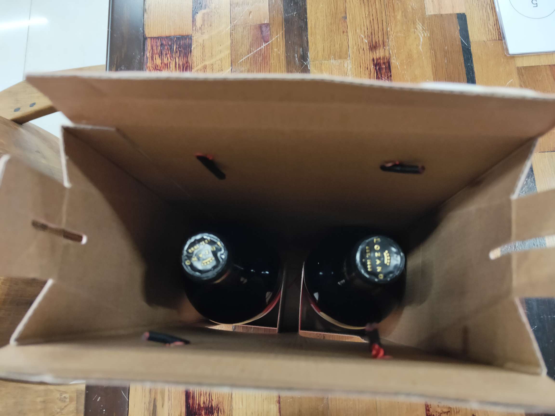 Eve's Kiss Dry Red Wine from Lozano Winery in Spain Item Picture