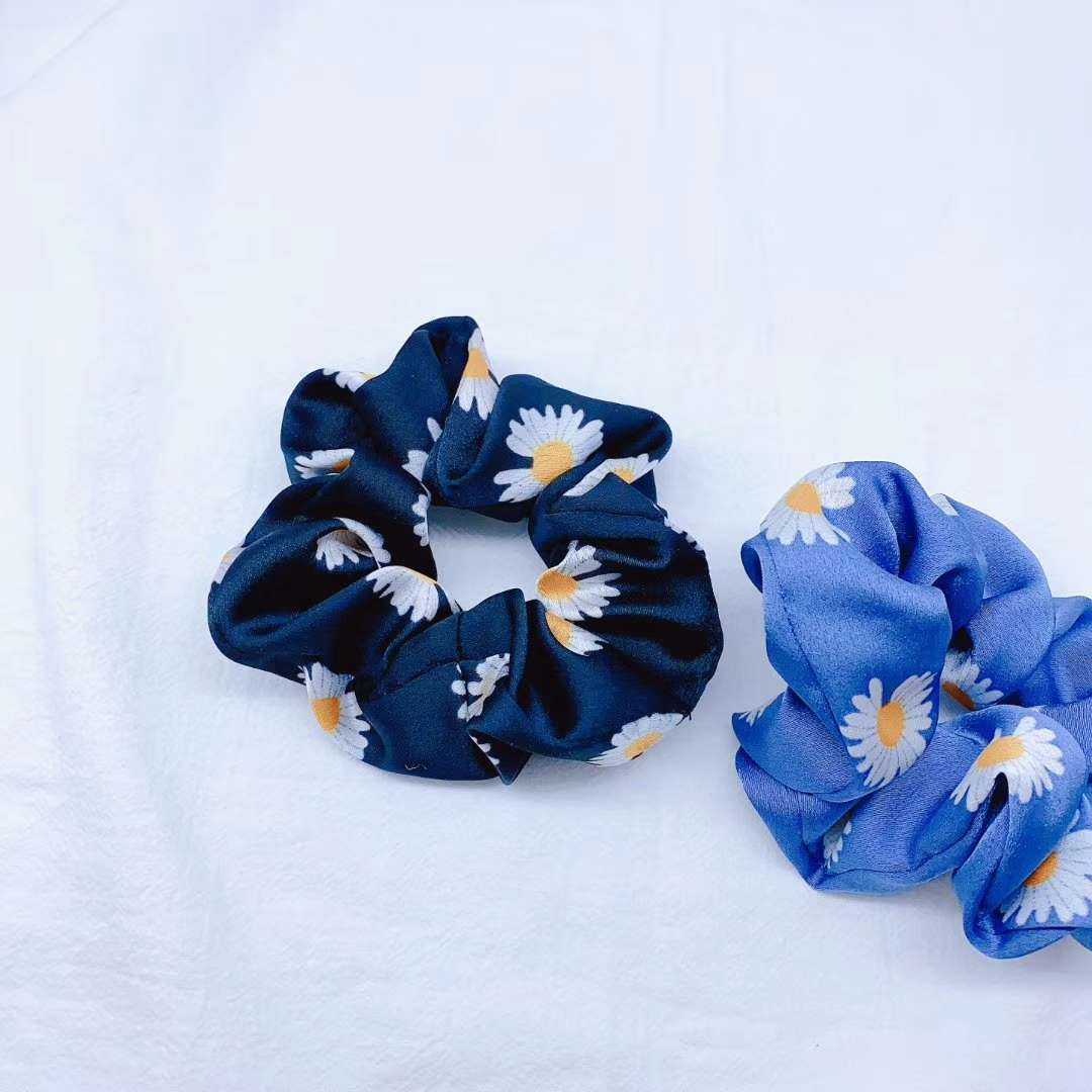 Hot little Daisy large hair ring thumbnail