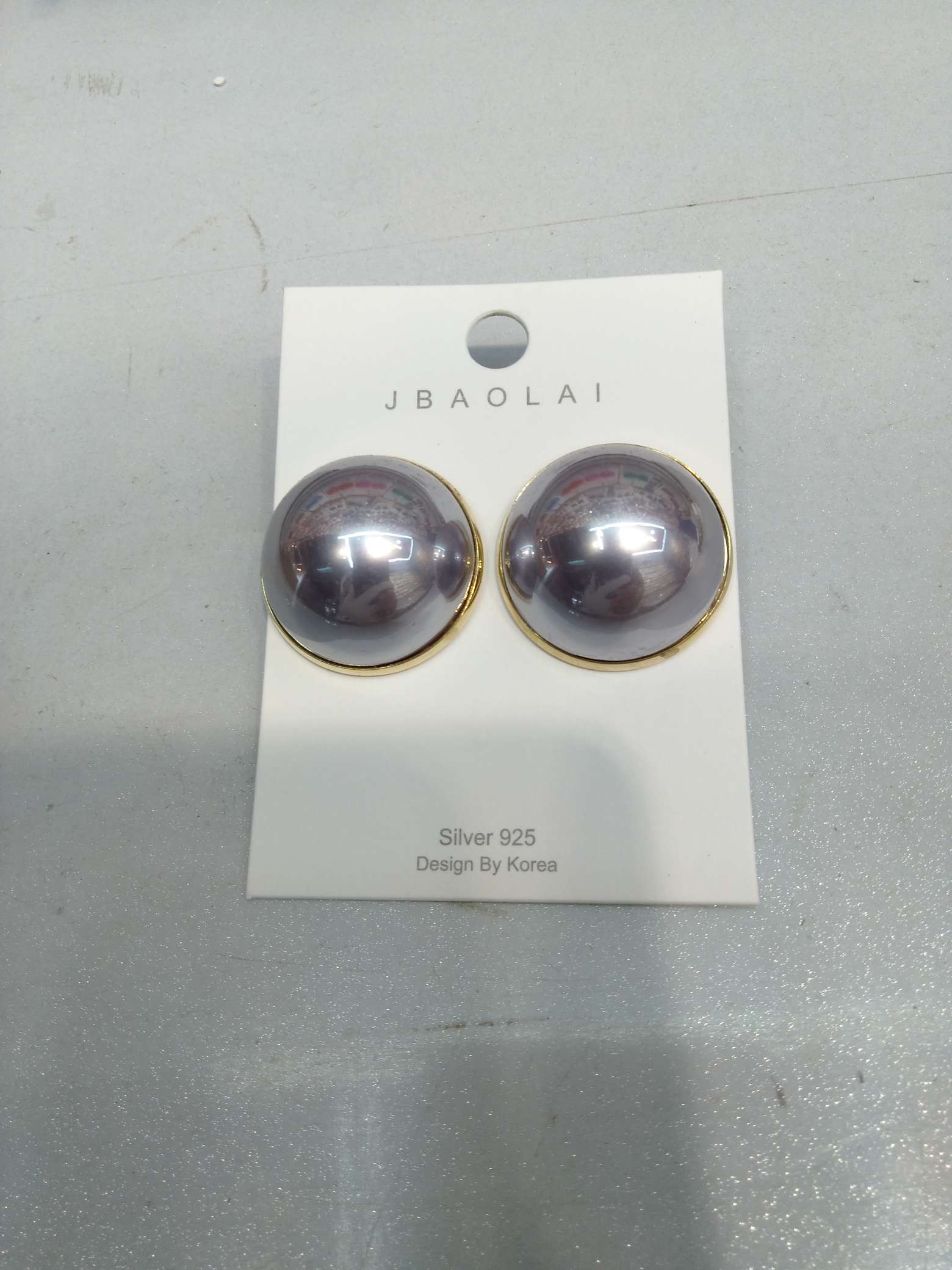 20 centimetre half-round pearl earring thumbnail