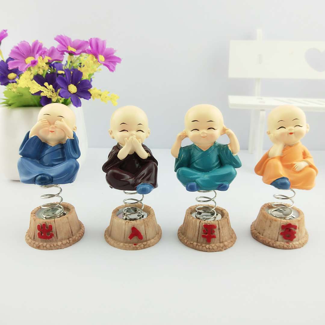 弹簧摇摆四不小和尚树脂工艺品汽车摆件出入平安车饰