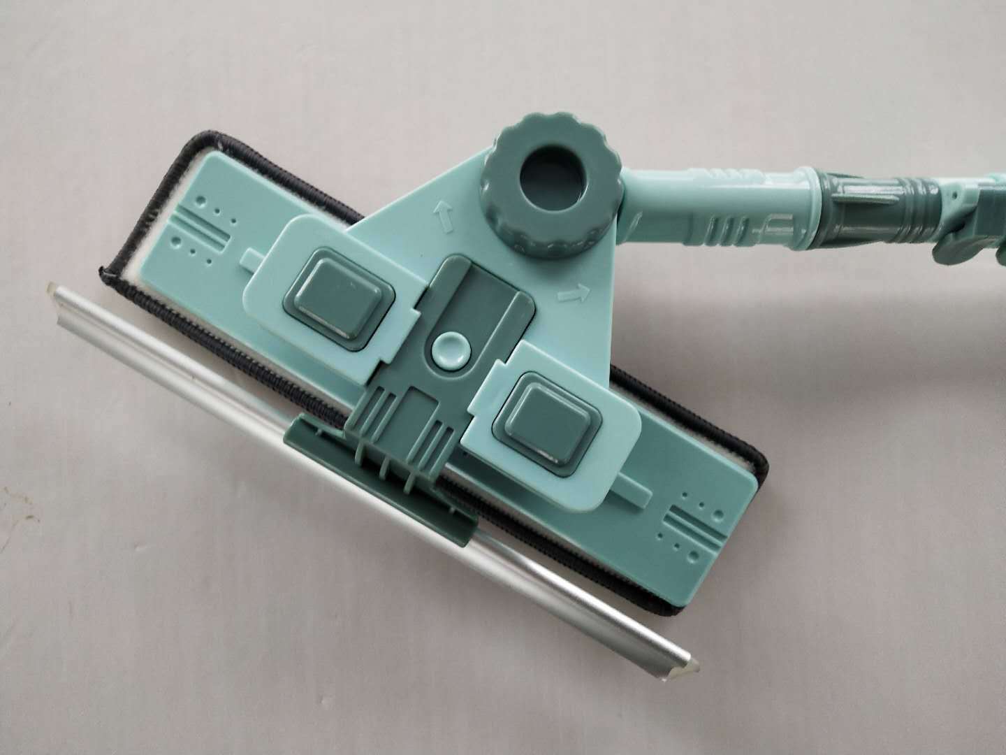 U-shaped glass cleaner, a double-sided cleaning tool for high-rise buildings, a household double-layer window cleaner undefined