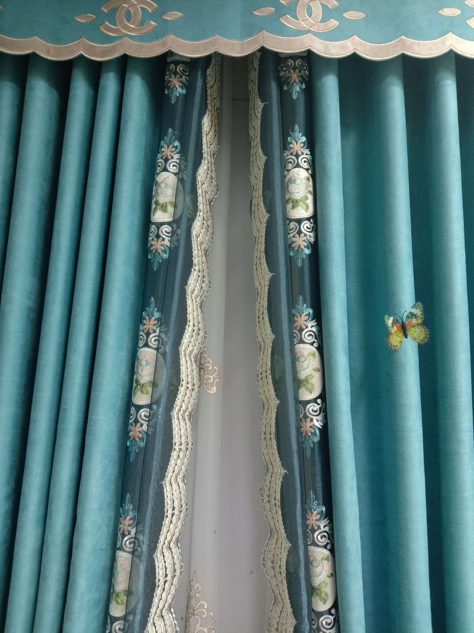 New style factory direct sales available for retail and wholesale of Kala leather velvet full sunshade curtain fabric Item Picture