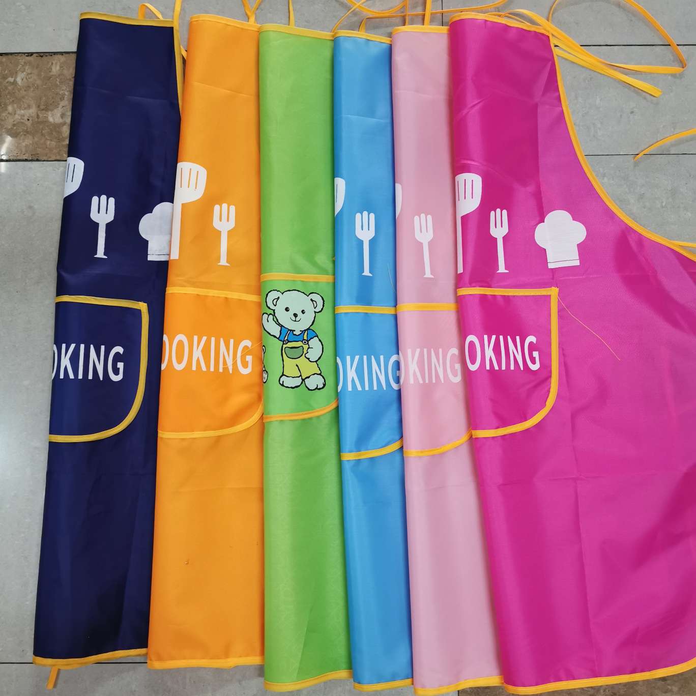 Customizable LoGo apron details Picture