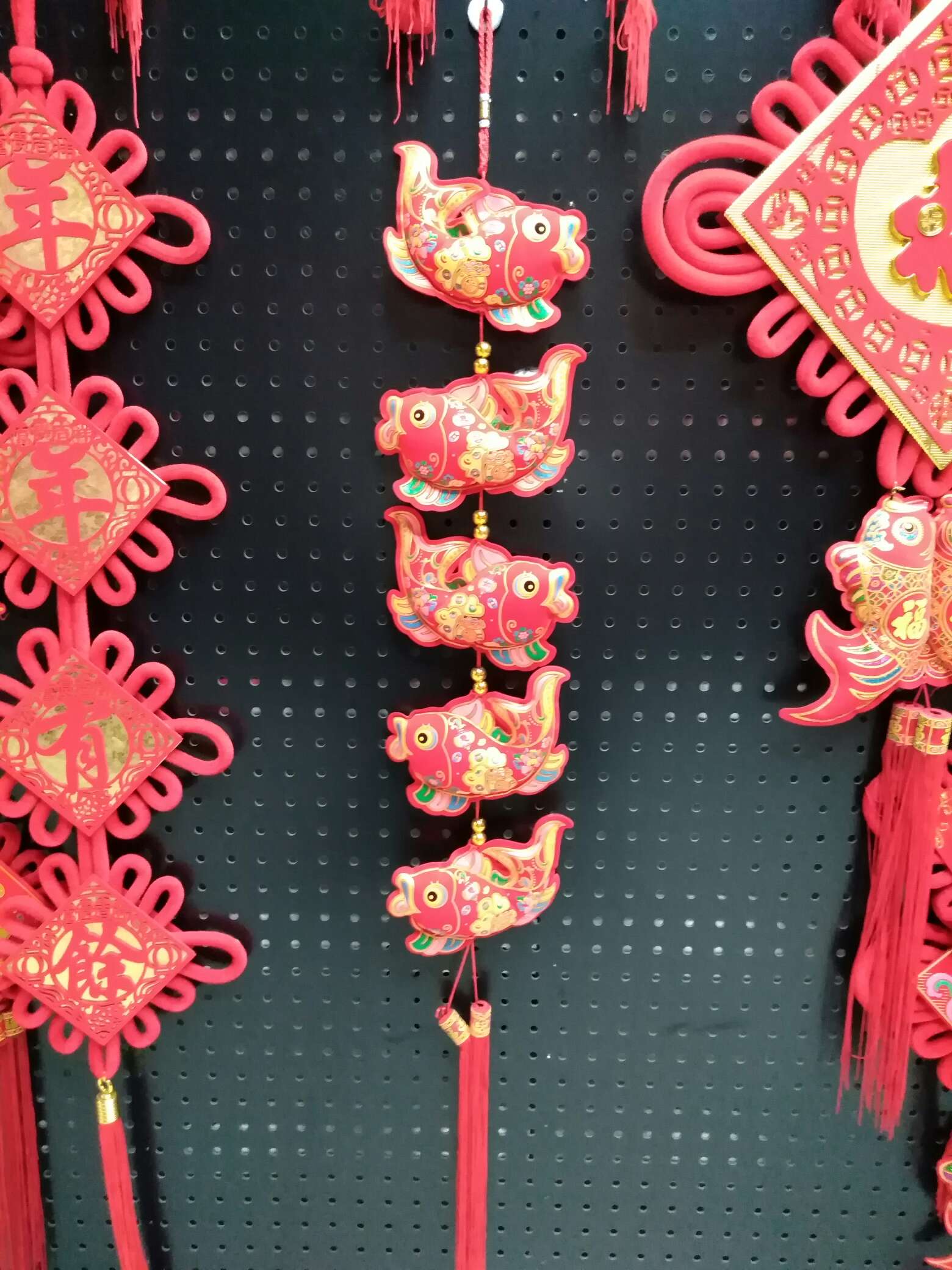 Five strings of fish skewers hung with tassels, festive wedding and festival items, moving into a new home