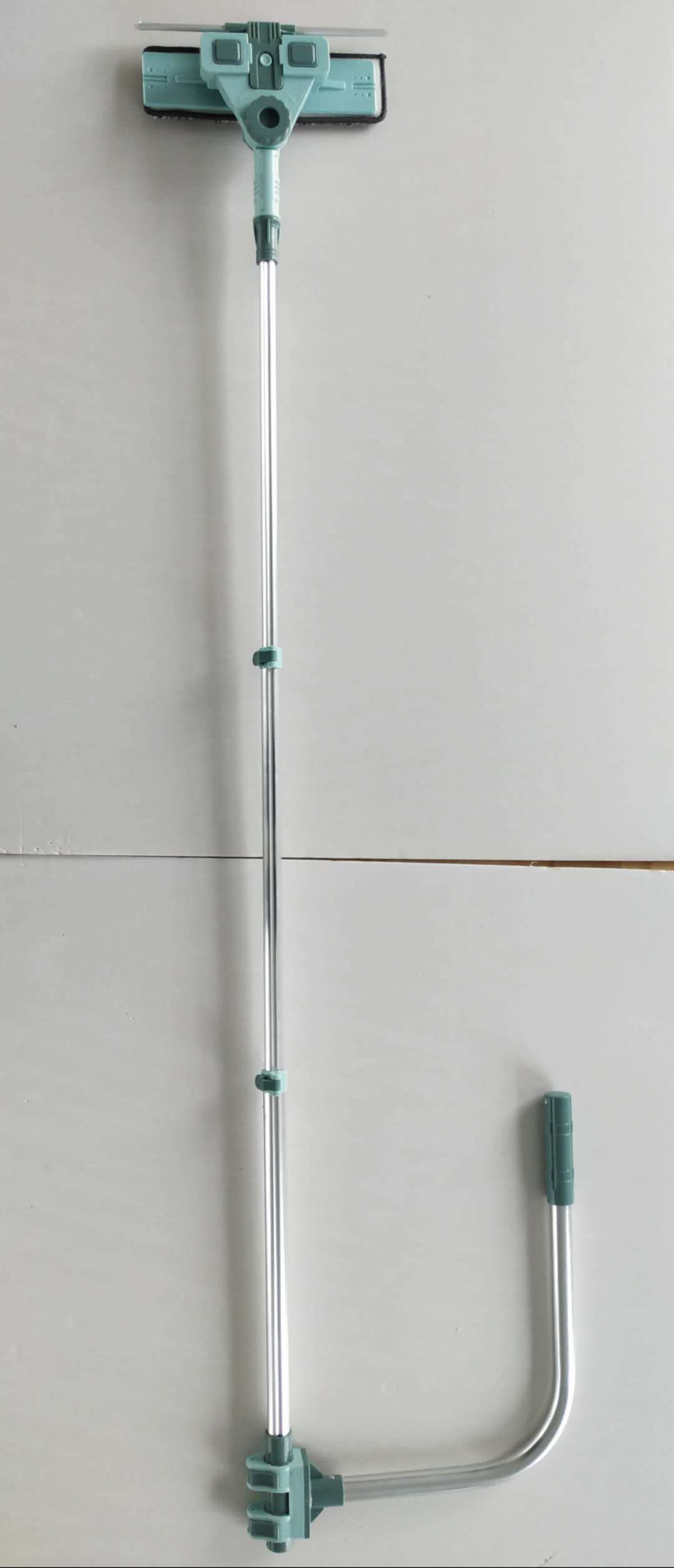 U-shaped glass cleaner, a double-sided cleaning tool for high-rise buildings, a household double-layer window cleaner undefined