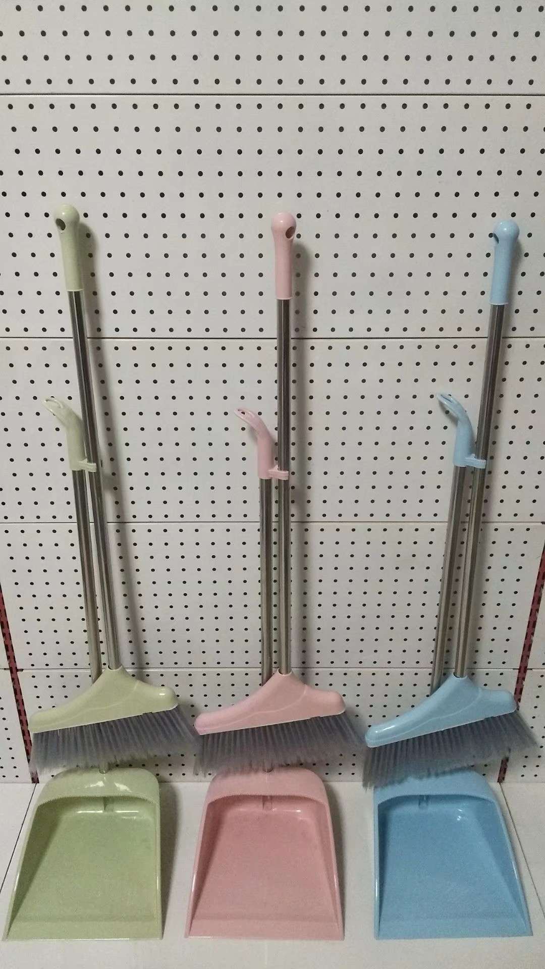 Broom and dustpan 9103 thumbnail