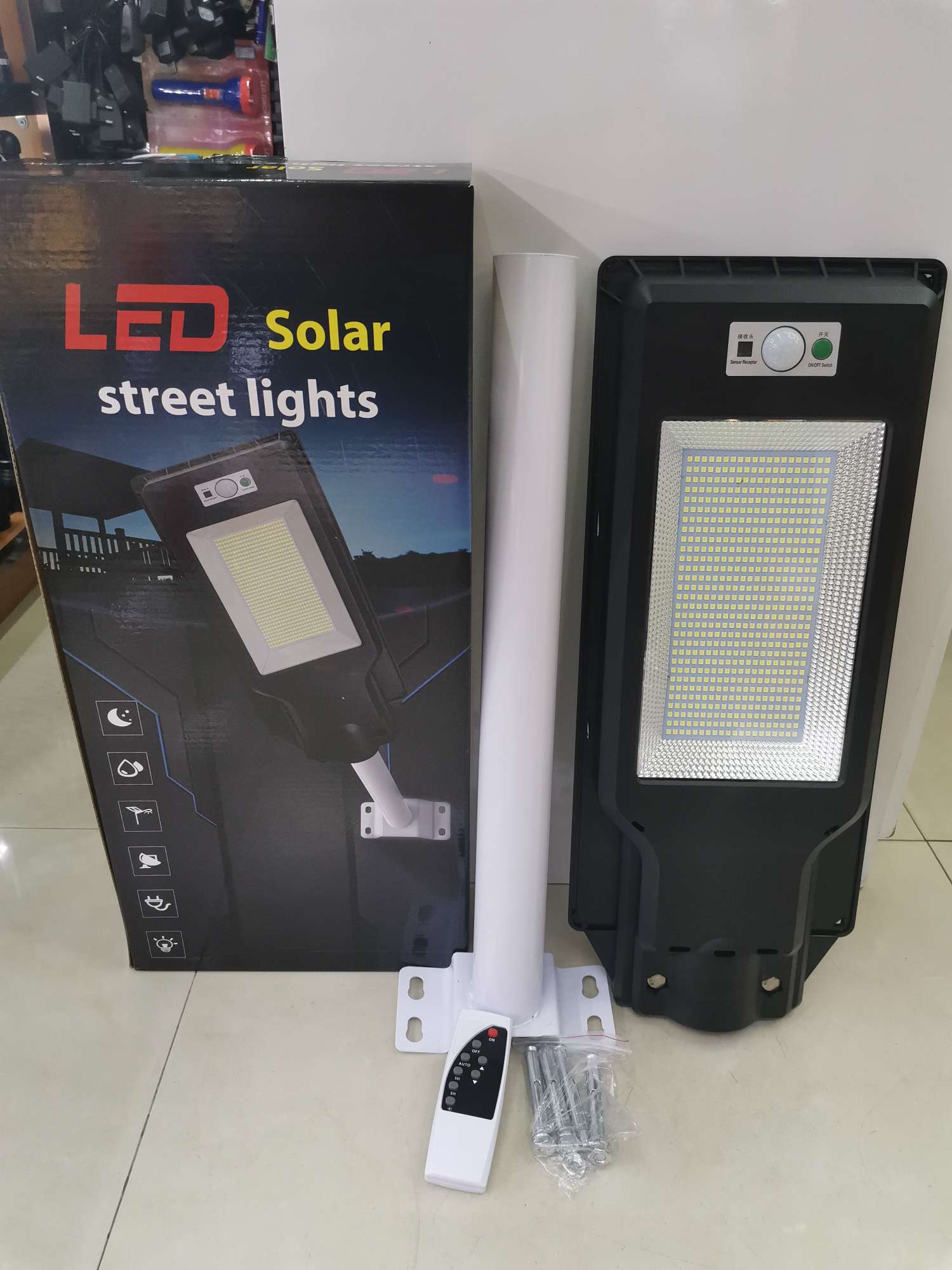 太阳能路灯应急灯户外大面积照明感应遥控LED灯图