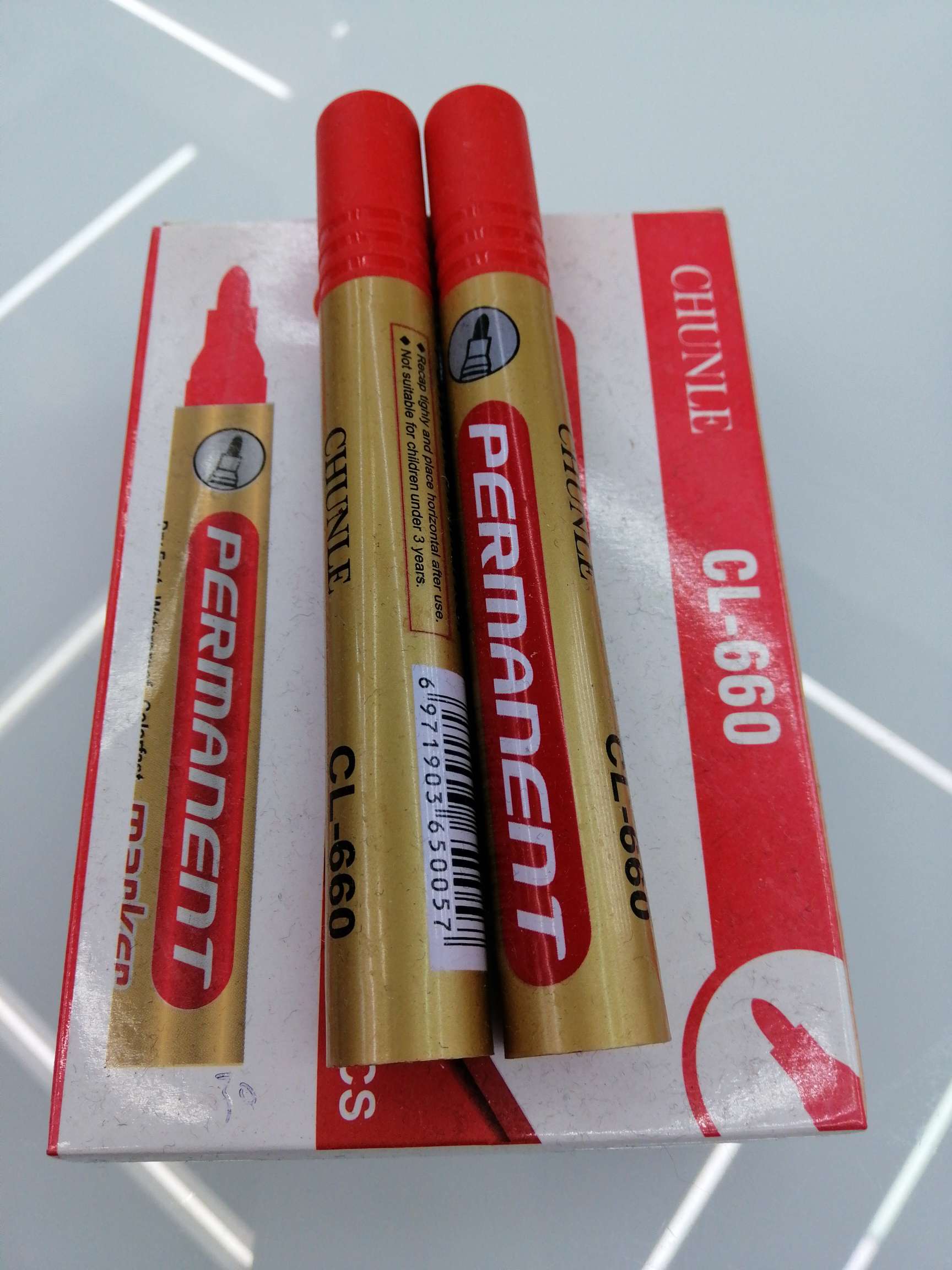 Yiwu Hanjia Stationery Writing Tools CL-660 marker pens, a box of 12 pieces, packaged in black, blue and red colors full figure