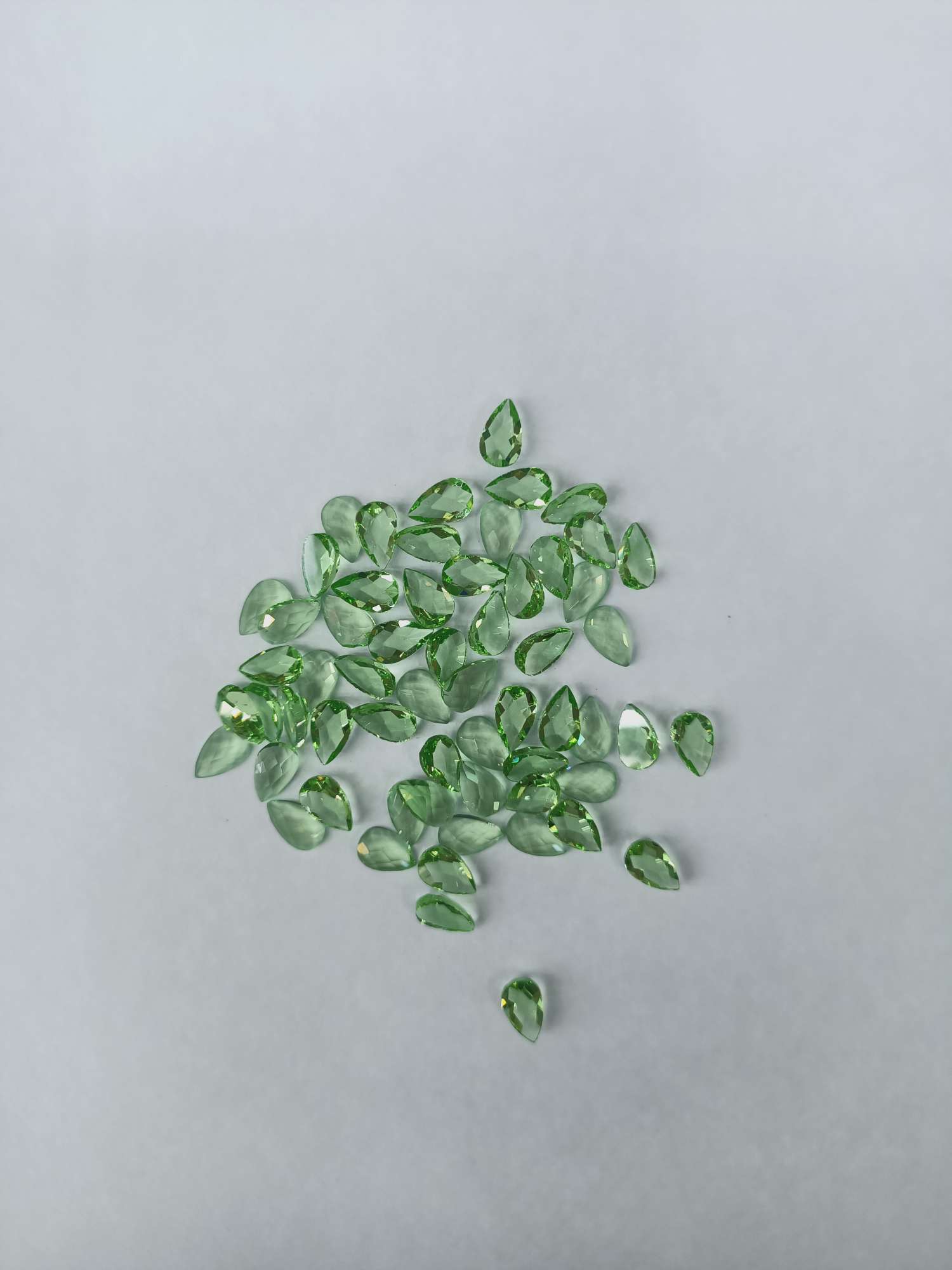 The teardrop-shaped green zircon jewelry accessory from Xinyao is a popular DIY product that is cute and charming