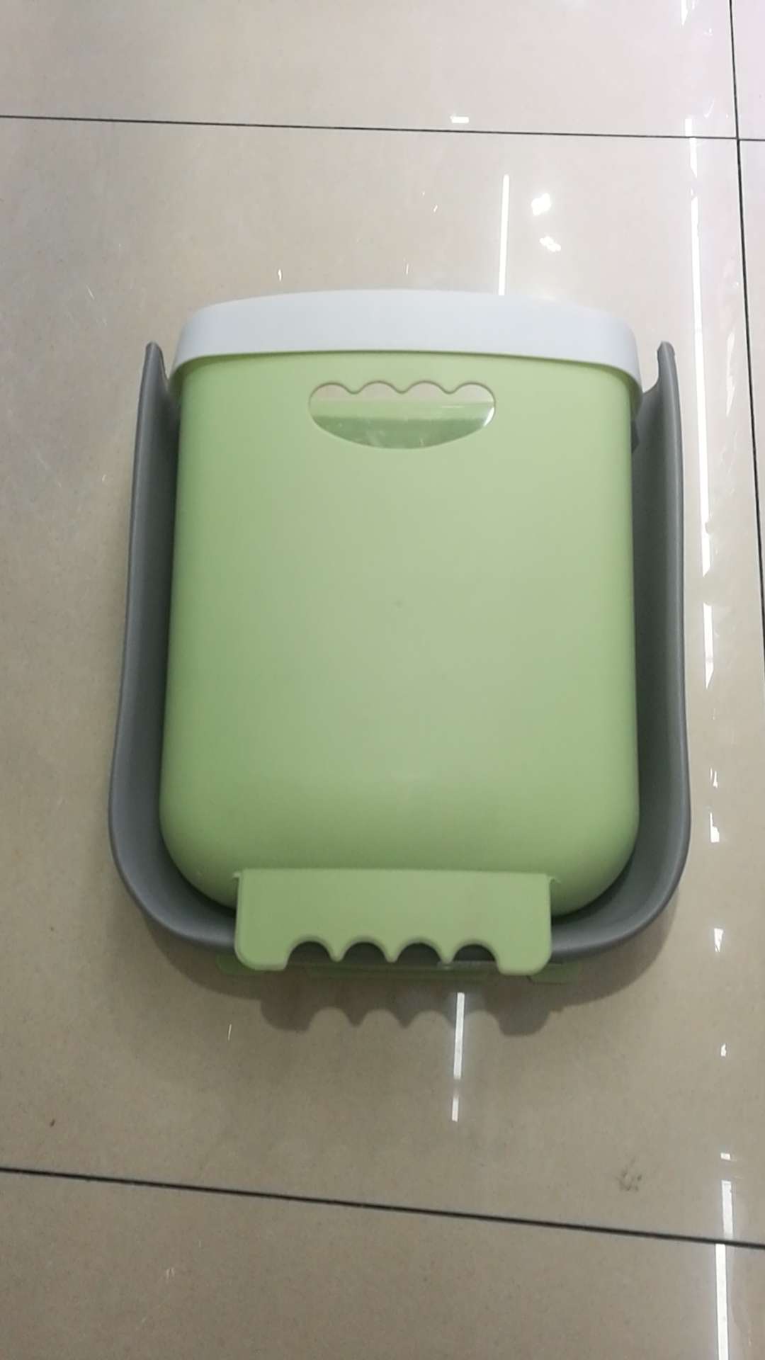 Folding trash can 2 details Picture