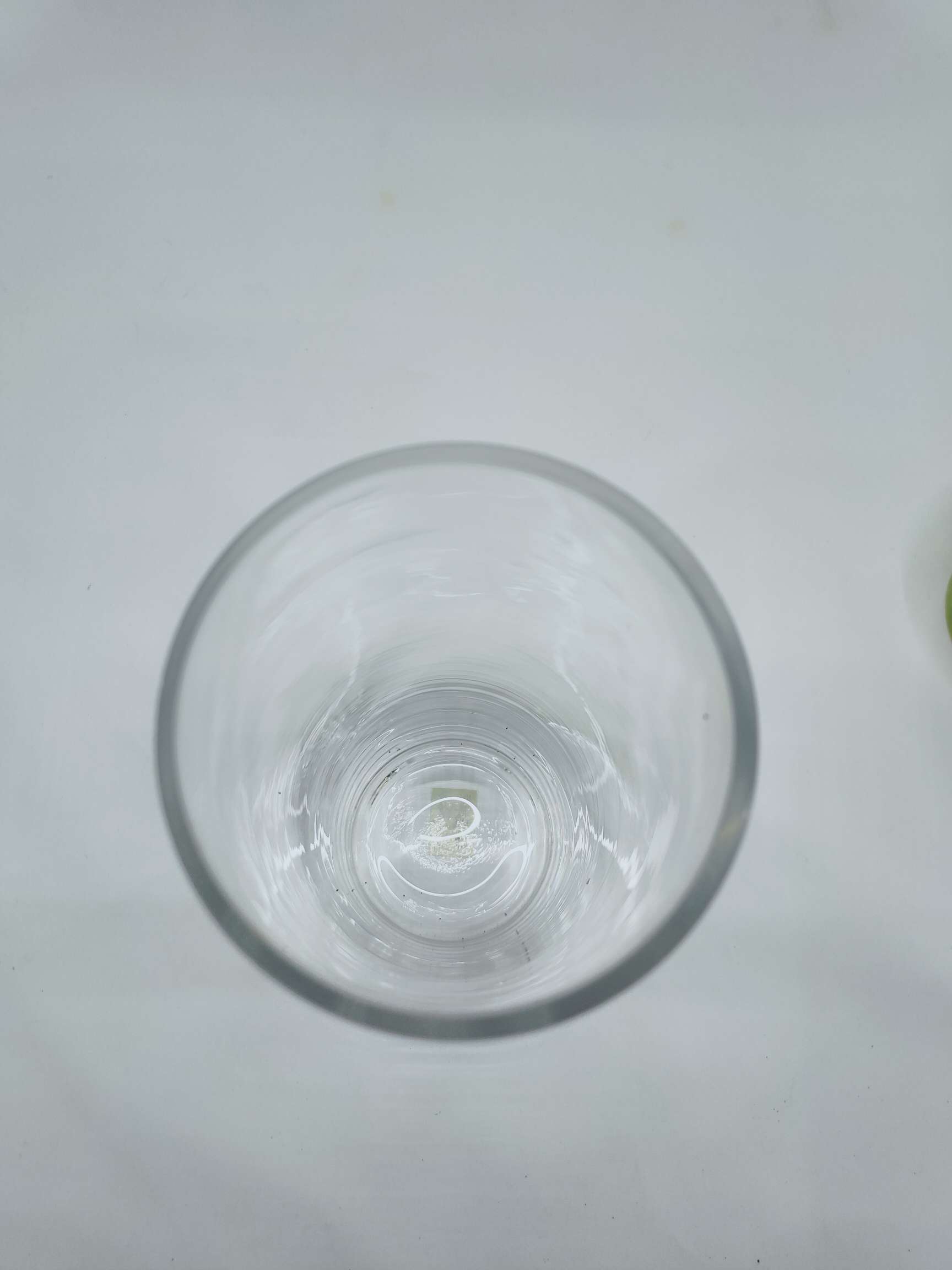 透明花瓶白底实物图