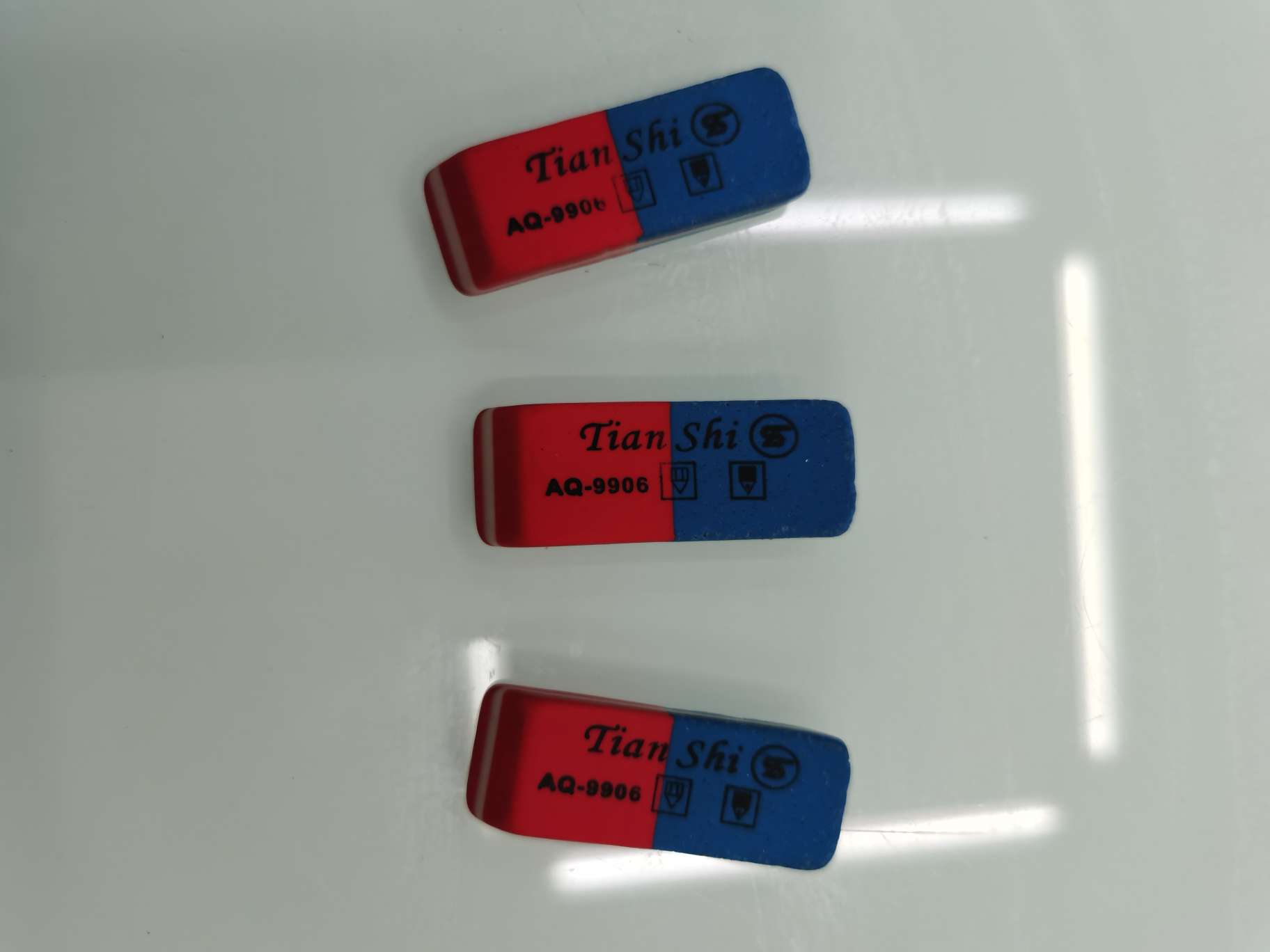 9906 red and blue eraser, with sand, suitable for erasing pens details Picture
