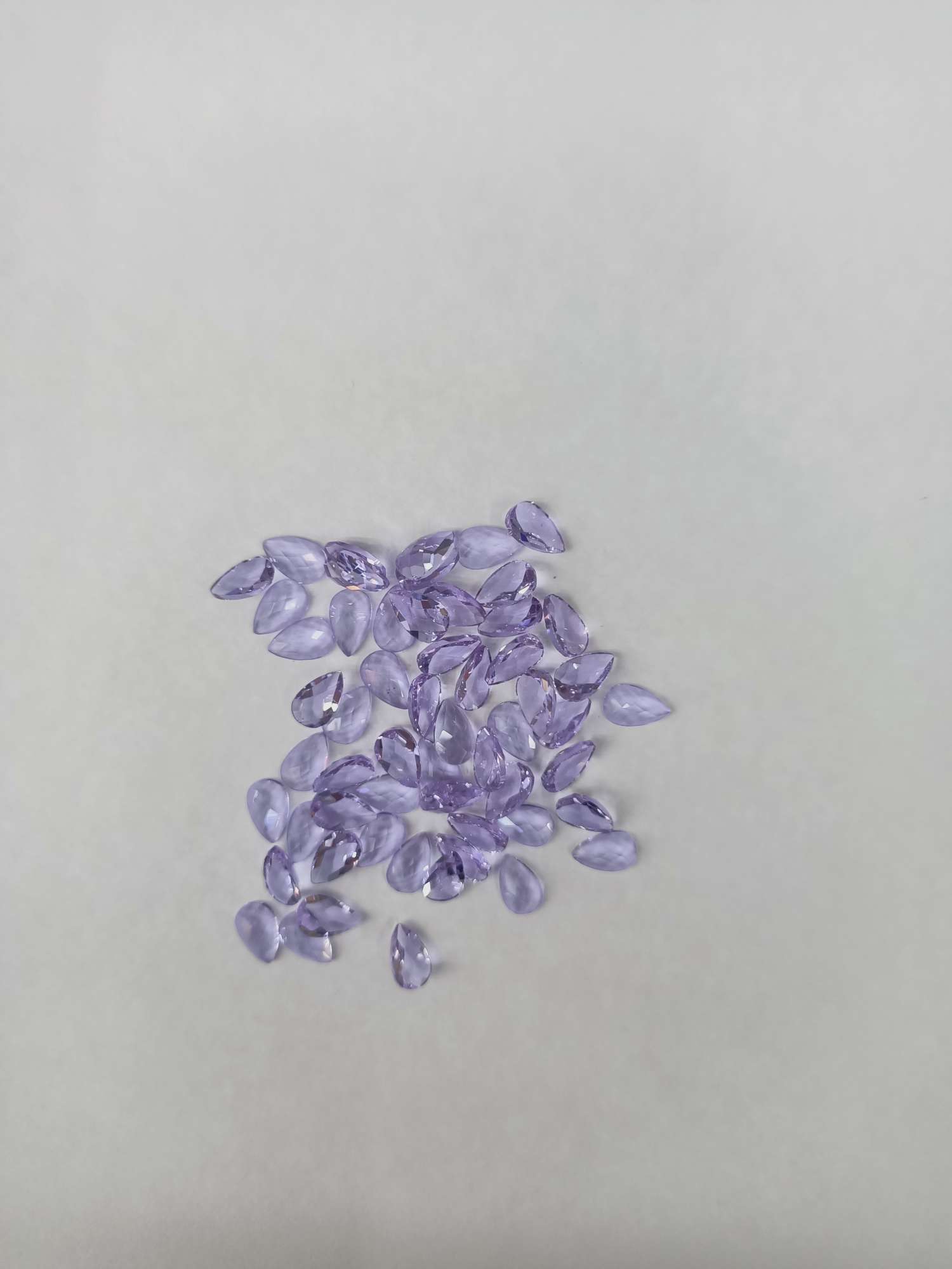 Violet teardrop-shaped zircon from Xinyao jewelry accessories is a popular DIY item that is cute and charming