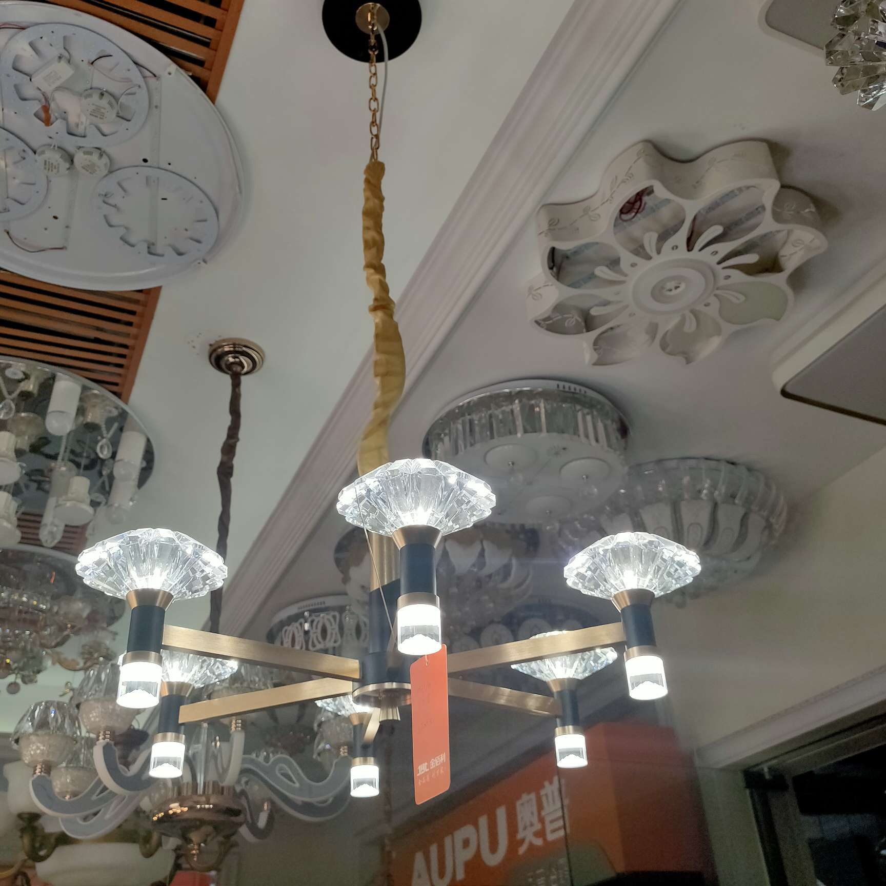 Lámparas nórdicas estilo moderno y minimalista tienda de ropa dormitorio frijoles mágicos candelabro comedor red light hogar sala de estar candelabro undefined