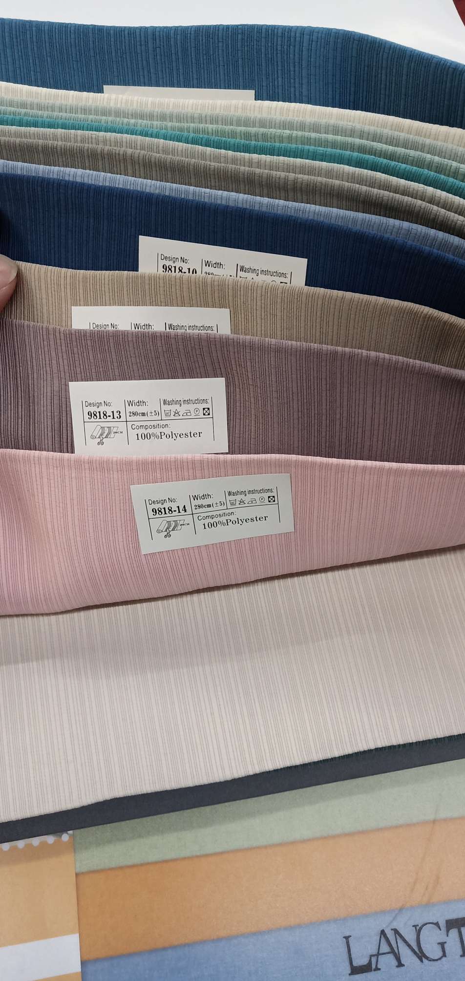 High-precision vertical anti-silk fully blackout curtain fabric Specification image