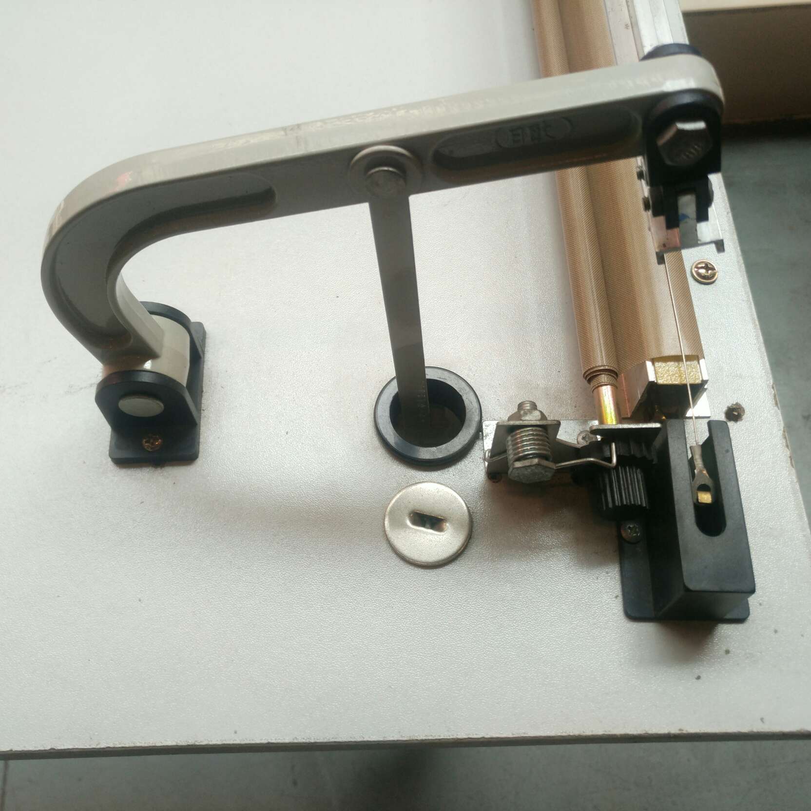 Through-type sealing machine details Picture