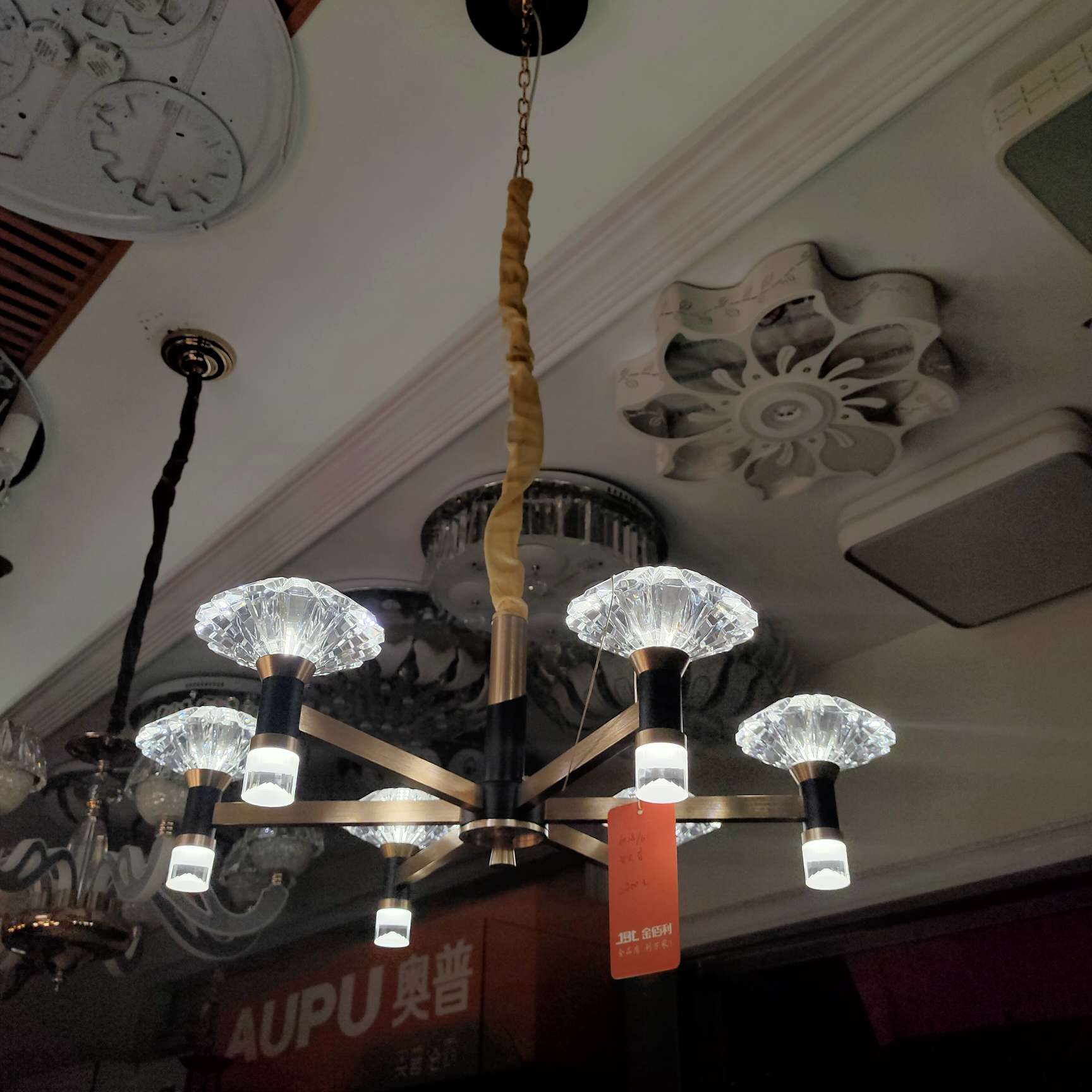 Lámparas nórdicas estilo moderno y minimalista tienda de ropa dormitorio frijoles mágicos candelabro comedor red light hogar sala de estar candelabro Item Picture