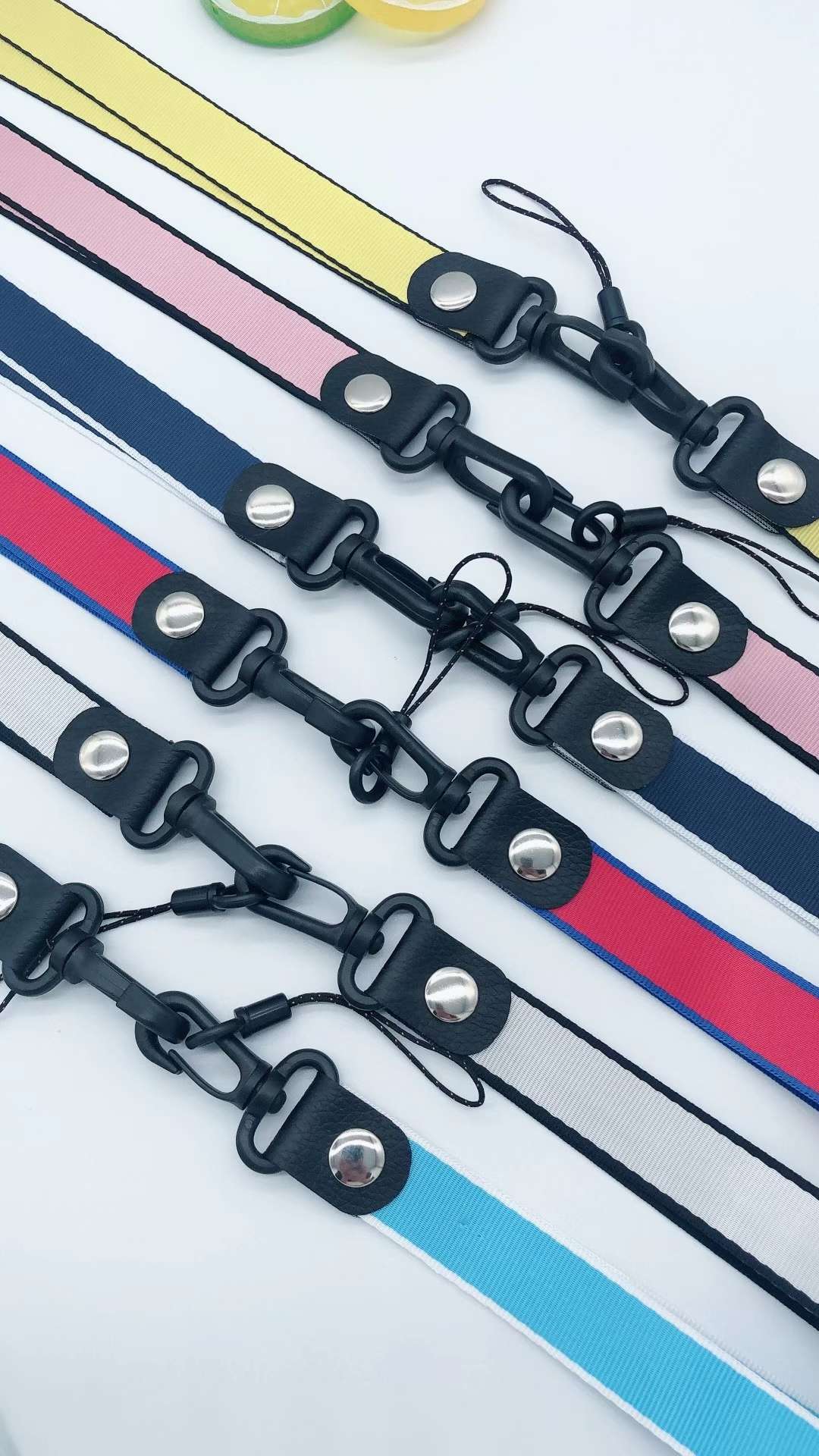 Simple version of mobile phone lanyard Application Scenario