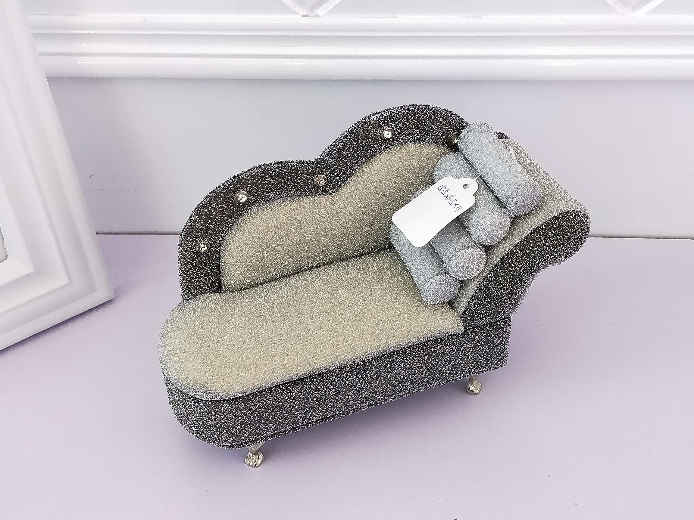 Jinqi Sofa Jewelry Box Dolls, figurines, Soldiers, Accessories, Rings, Earrings, necklaces, Storage Box X20-391/392 Application Scenario