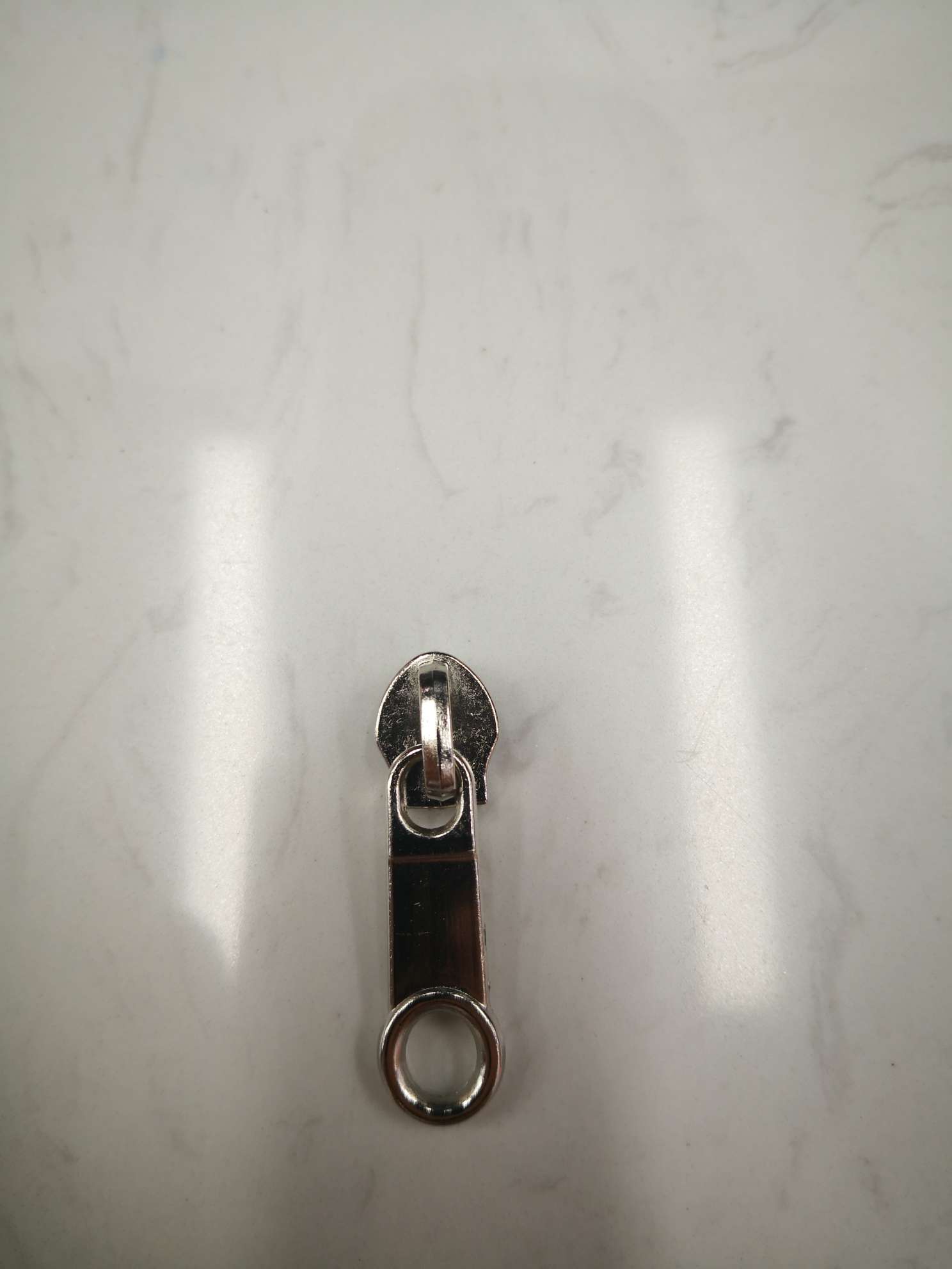 Bind the pull head
Pull head for bags and suitcases thumbnail