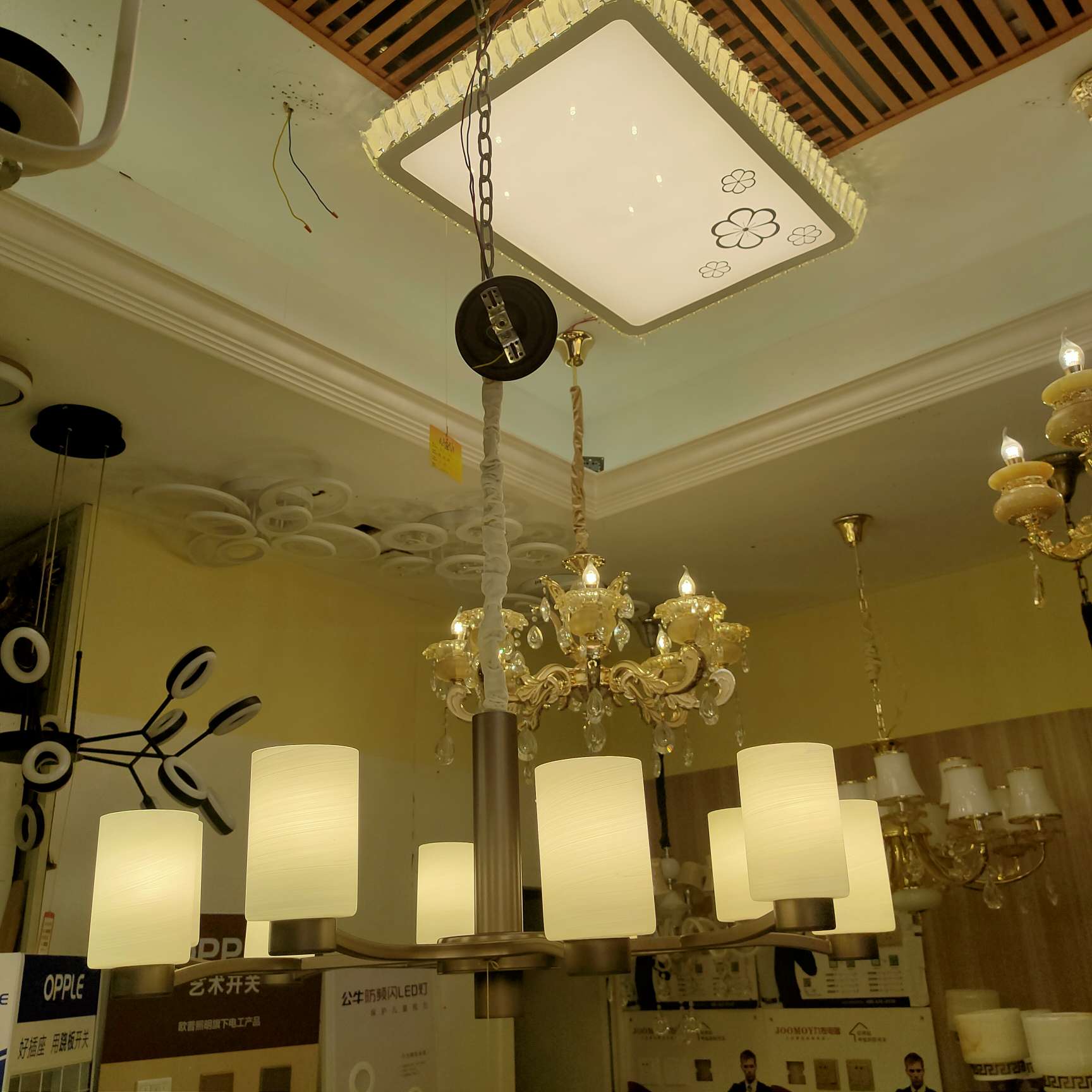 Nordic lighting, modern and simple style, clothing store bedroom, magic bean chandelier, dining room, Internet red light, home, living room, light luxury and elegant chandelier details Picture