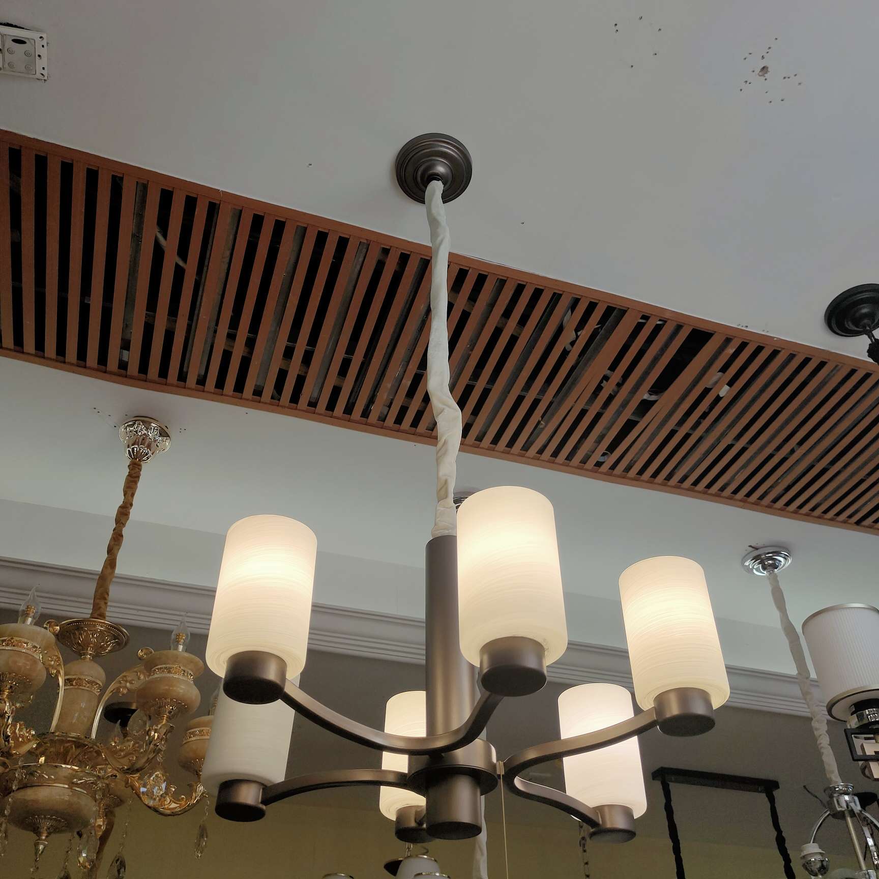 Nordic lighting fixtures, modern and simple style, grand clothing store bedroom magic bean chandelier, dining room Internet red light, home living room chandelier