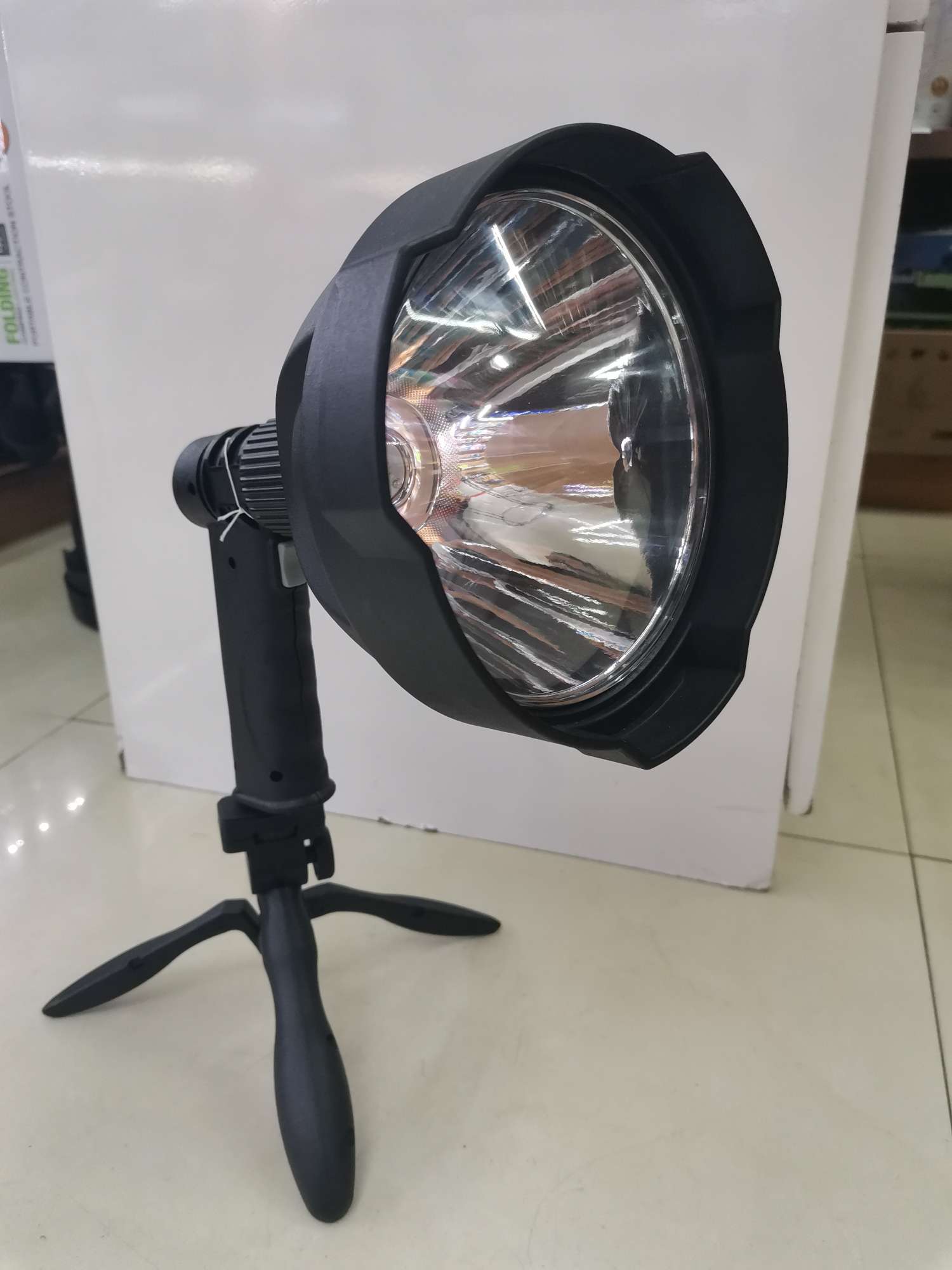 三脚立式充电宝功能三档超强光远射探照灯图