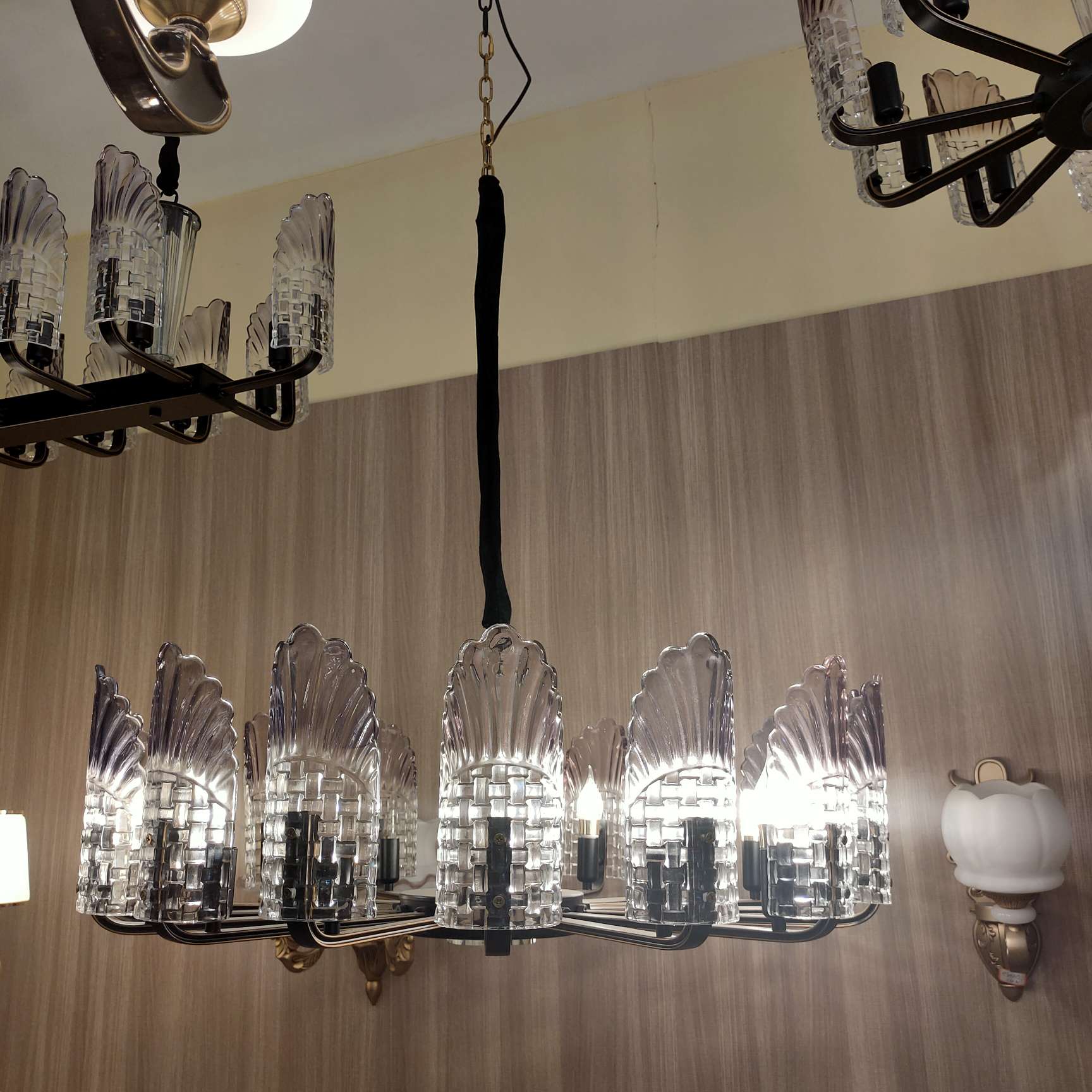 Nordic lighting fixtures, modern and simple style, clothing store bedroom magic bean chandelier, dining room trendy red light, grand home living room chandelier Application Scenario
