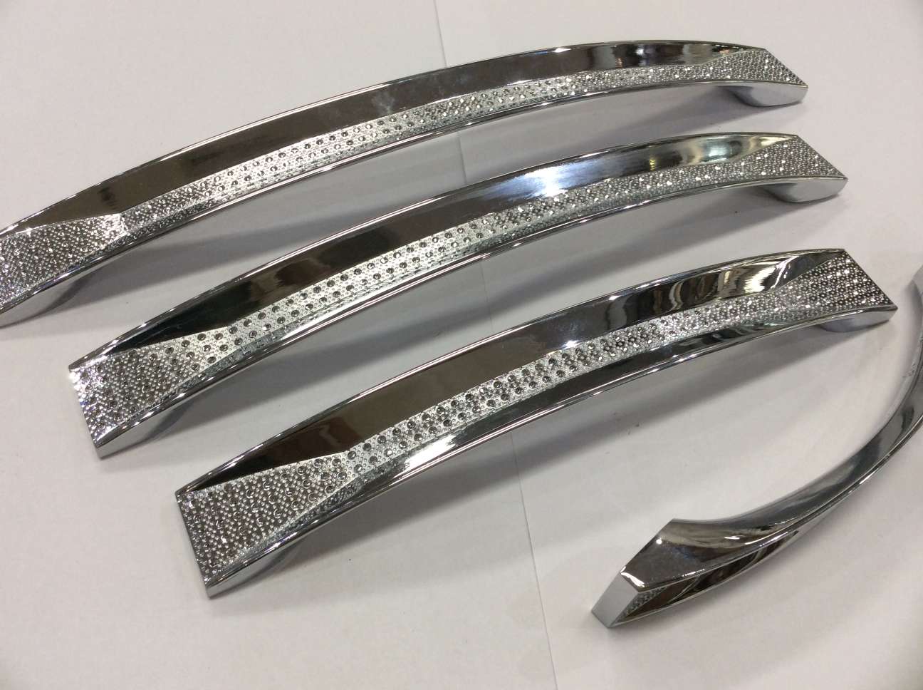The weight and price of zinc alloy handle 081335 are negotiable